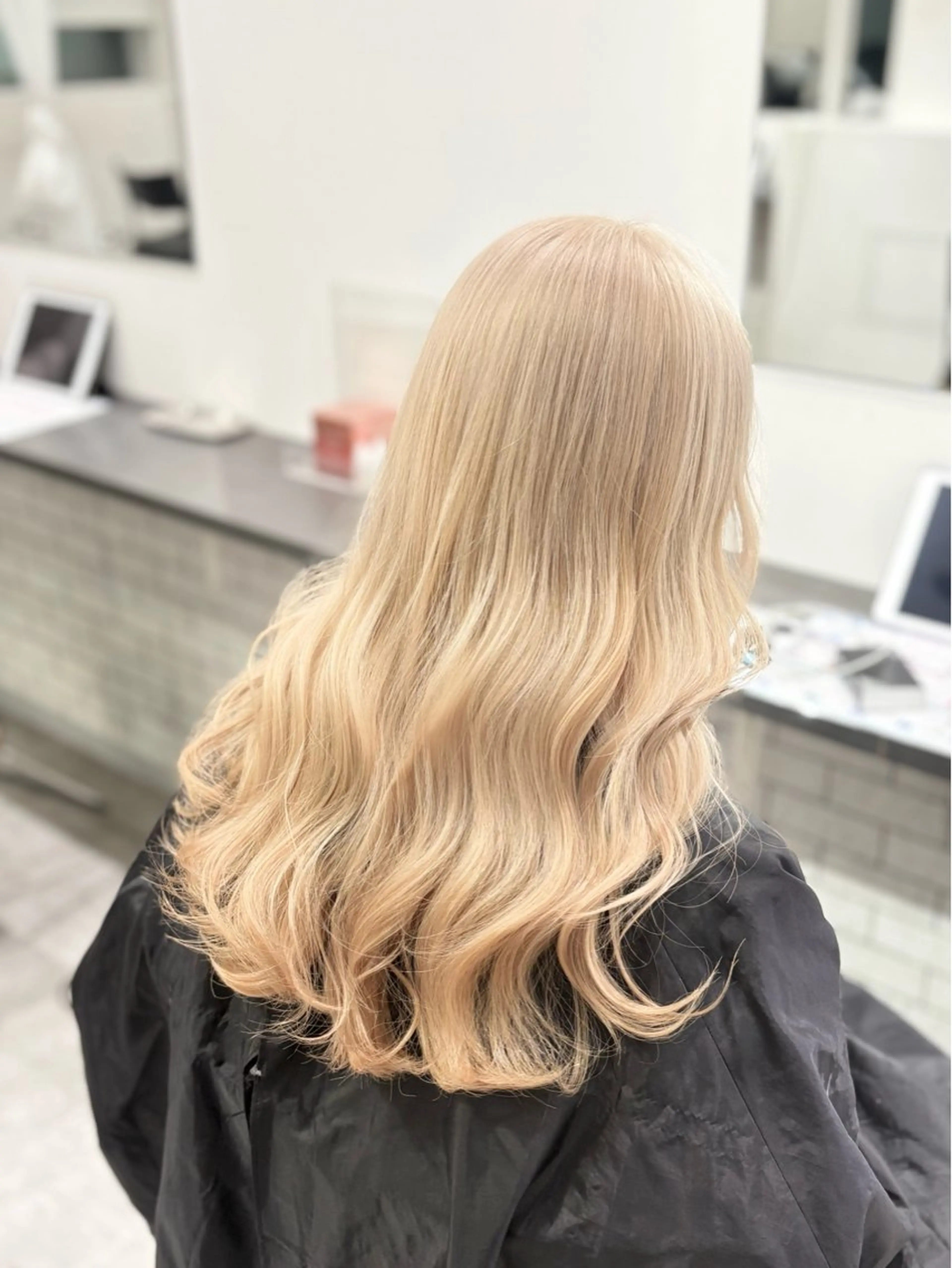 人気No.1🔥ケアブリーチカラー+カット+艶トリートメントの写真