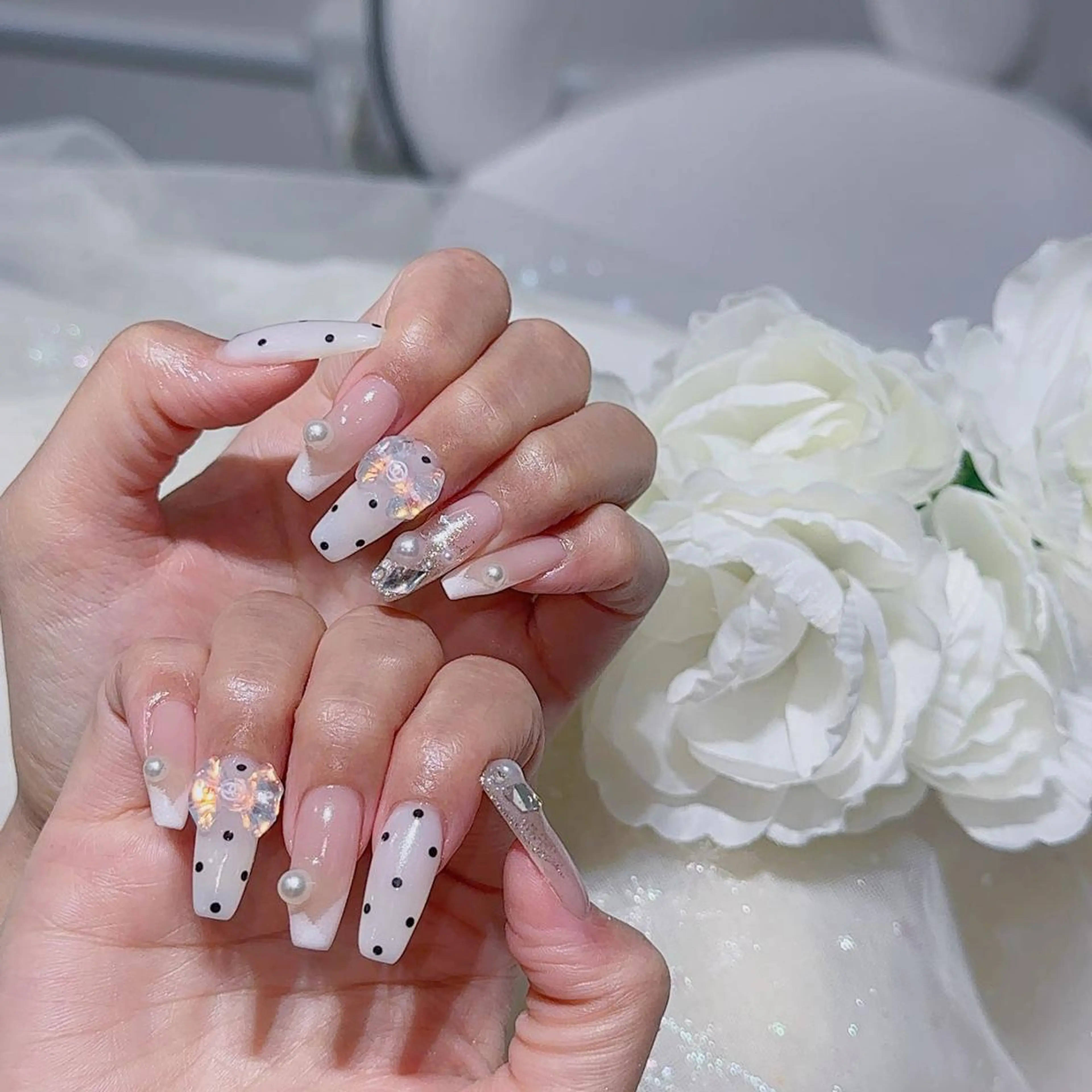 ネイル アートネイル 長さ出し ネイルチップ Queens momoのネイルデザイン