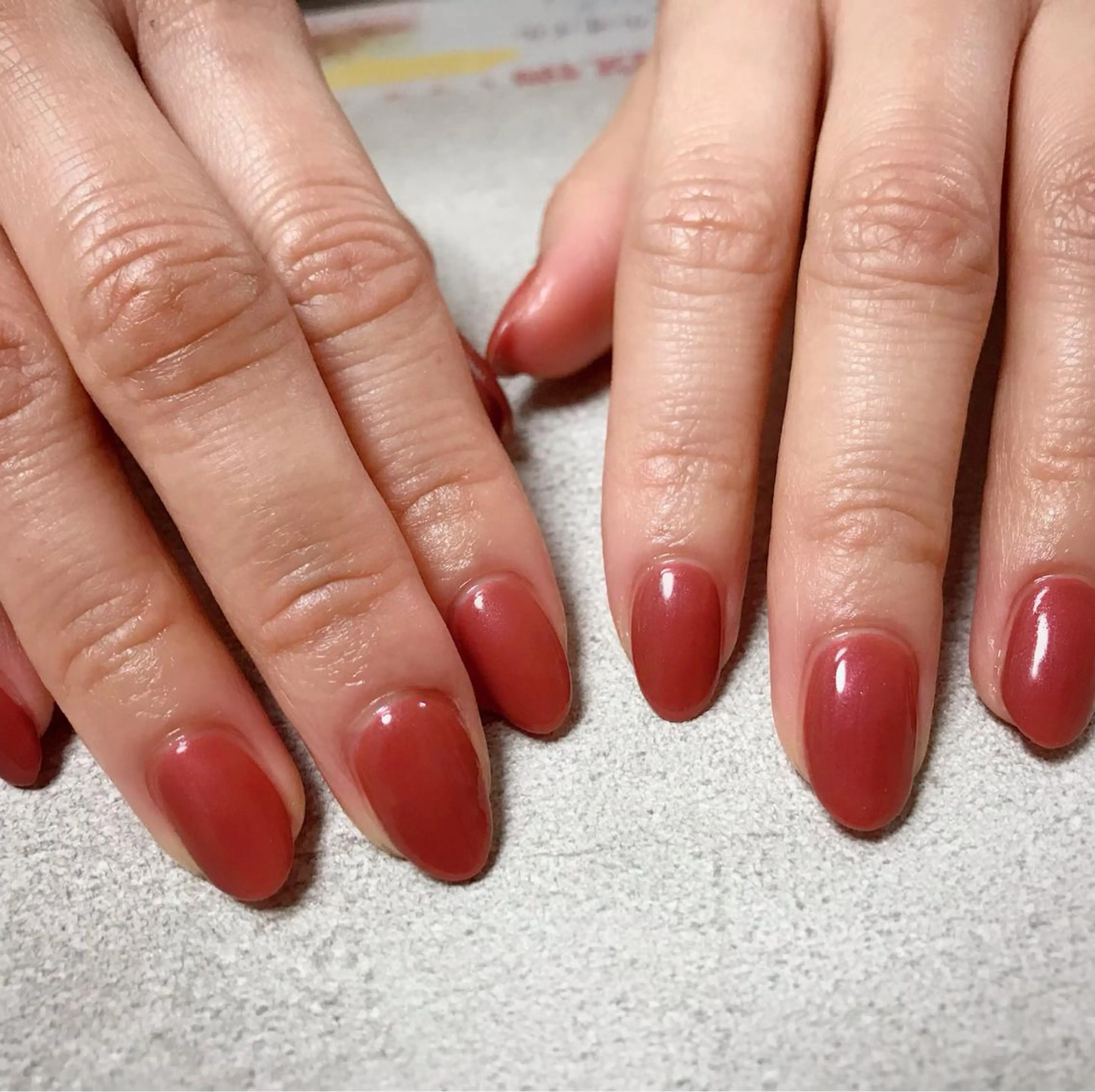 ネイル ワンカラーネイル 赤色 ハンドネイル mogunail &blowのネイルデザイン