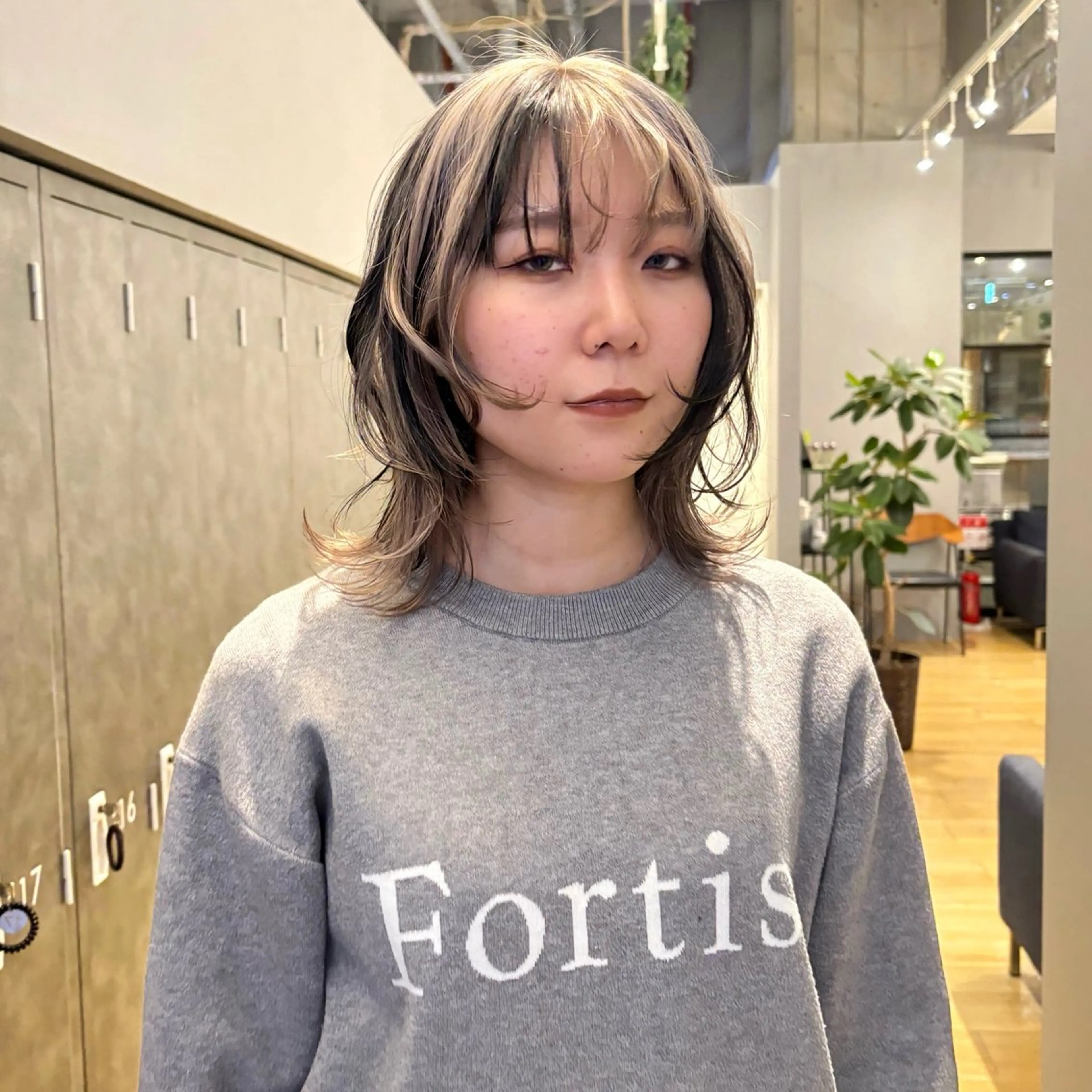 ミディアム 重里 瑠花のヘアスタイル