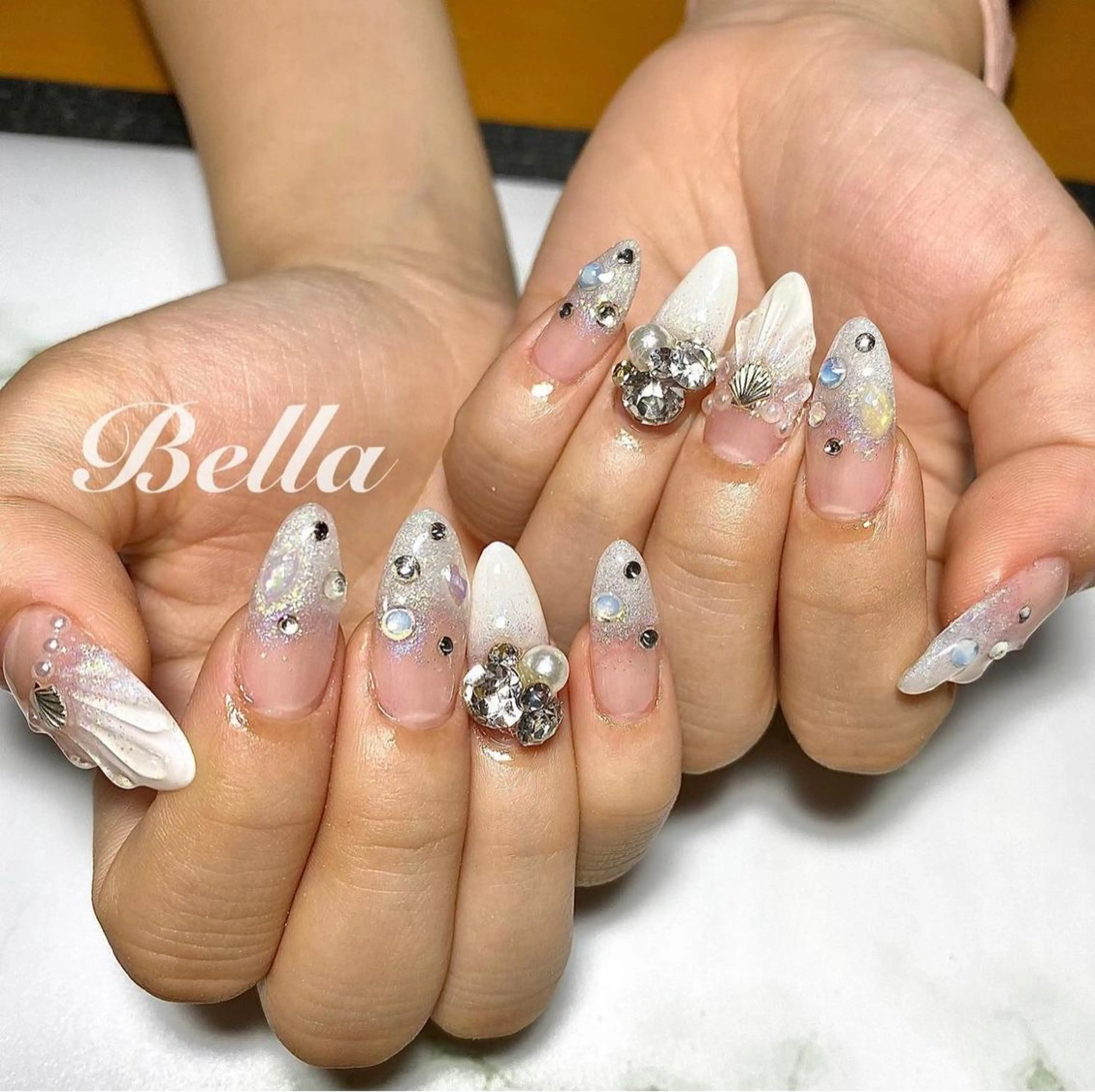 ネイル ハンドネイル 𝑩𝒆𝒍𝒍𝒂 𝒏𝒂𝒊𝒍のネイルデザイン