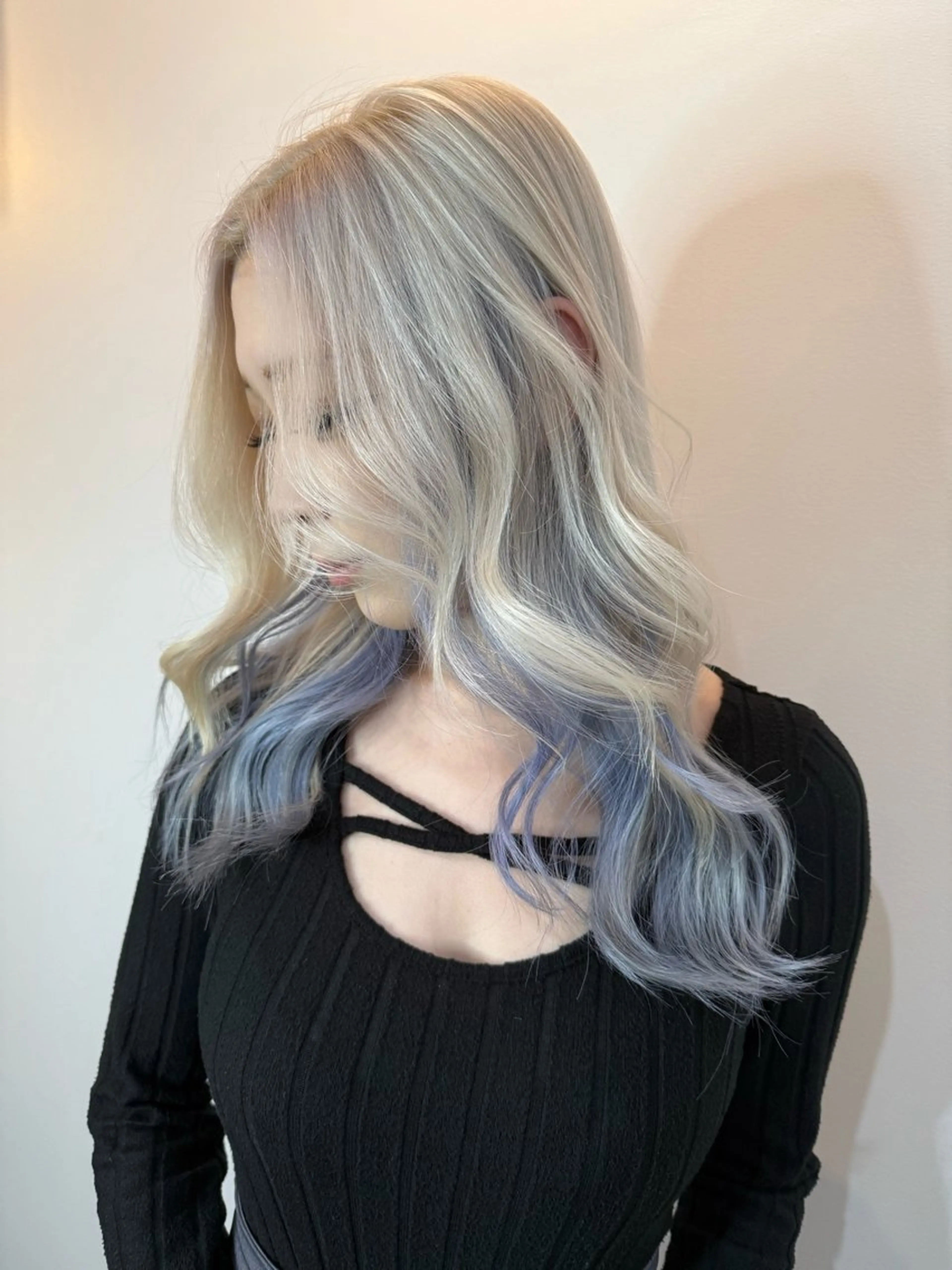 セミロング ヘアカラー Aika 🖤のヘアスタイル