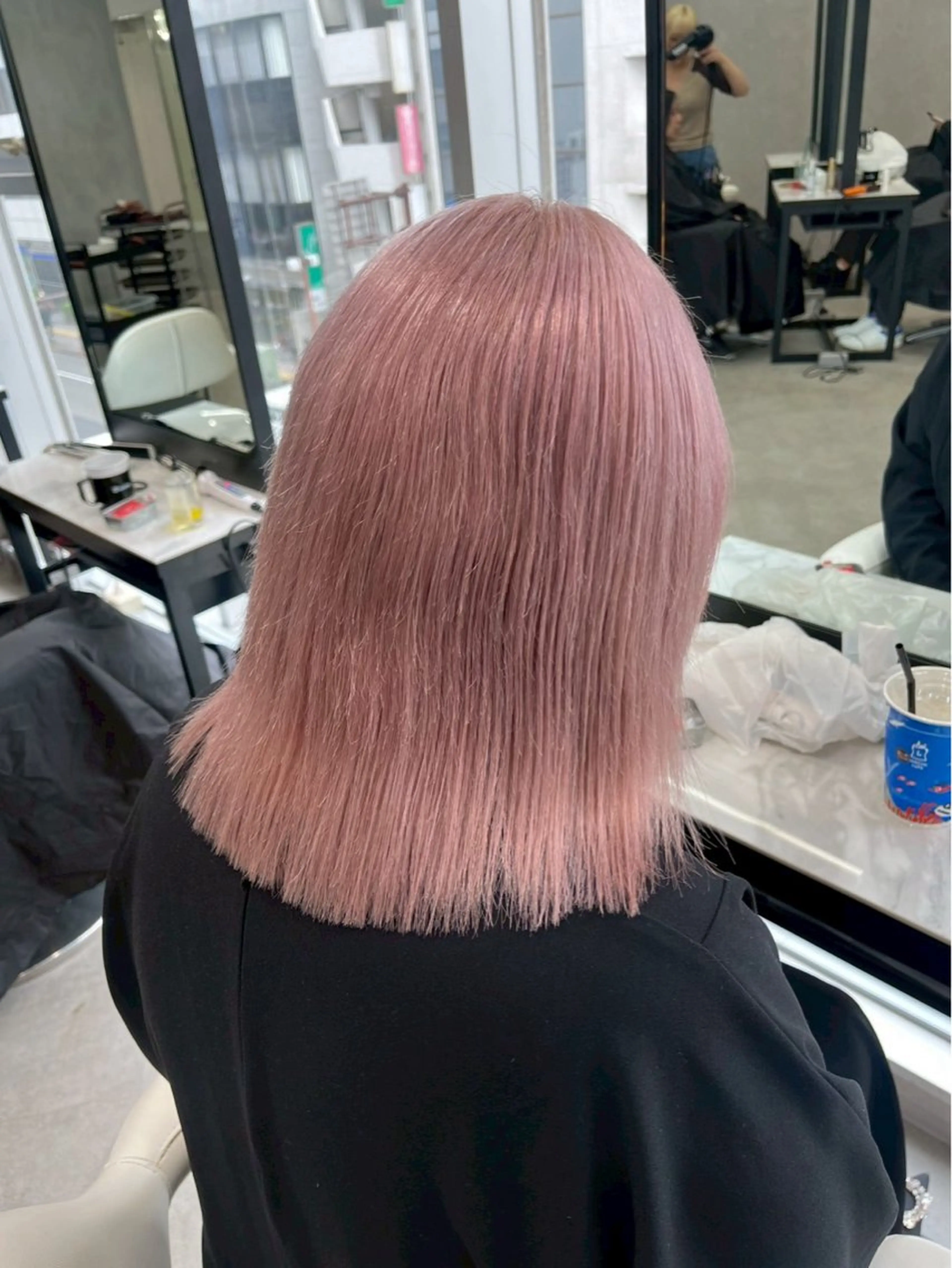 セミロング カラー ヘアカラー ハイトーンカラー🐬 えりかのヘアスタイル