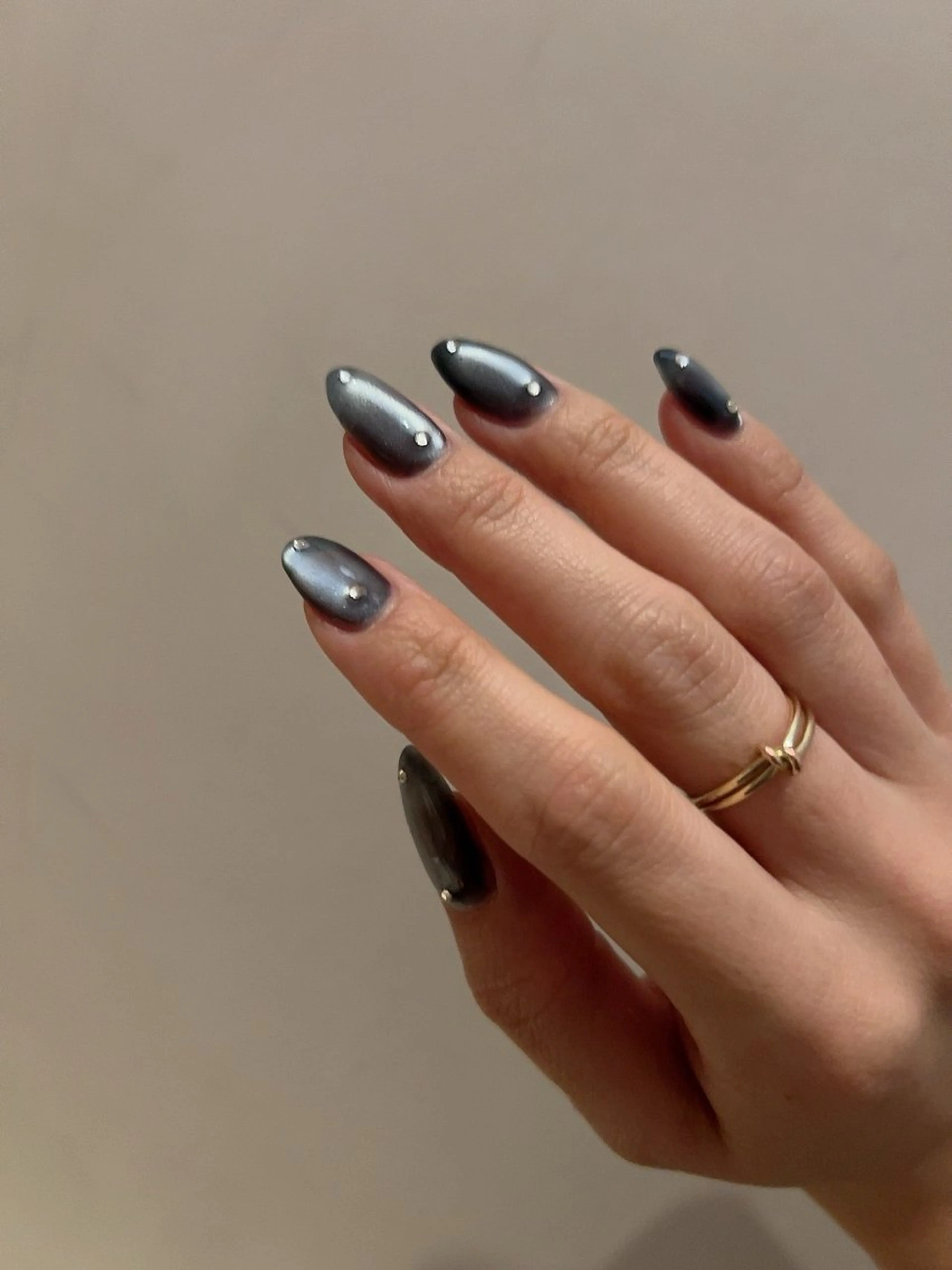 ネイル マグネットネイル マグネットワンカラー ワンカラーネイル glowé Runaのネイルデザイン