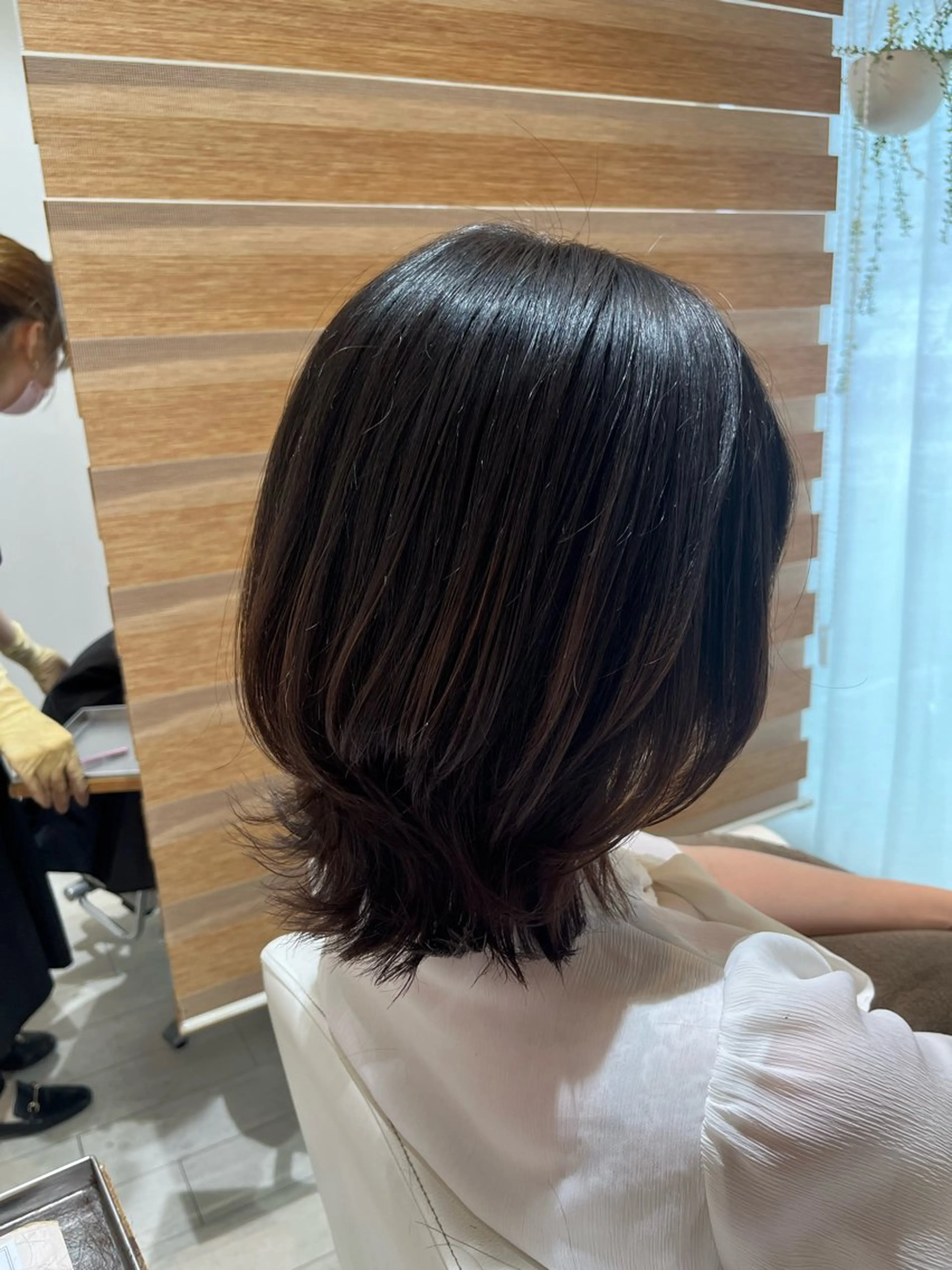 ミディアム 須藤 百合香のヘアスタイル