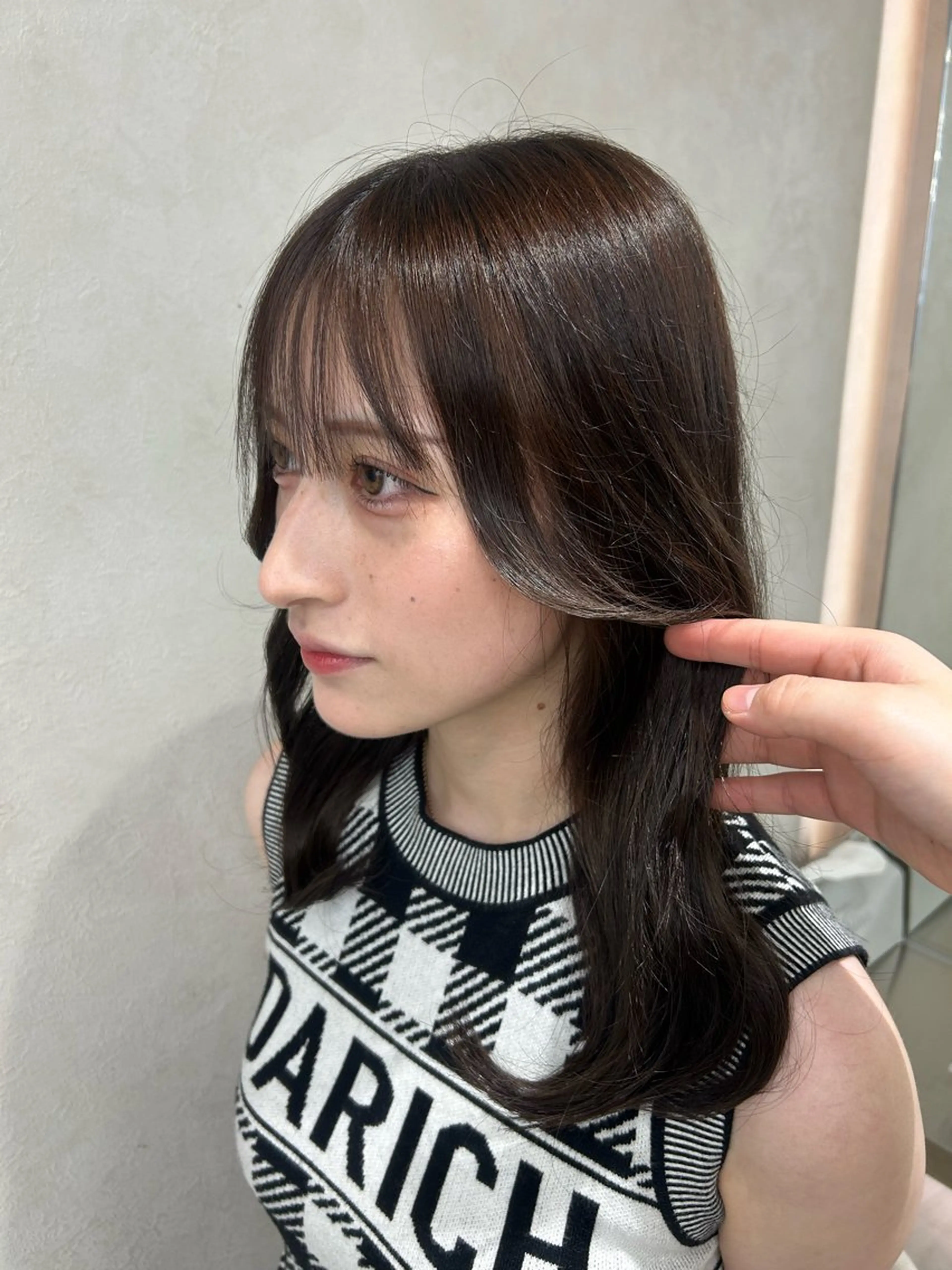 カラー ブラウンカラー 透明感カラー ダークブラウン ダークグレー ヘアカラー トリートメント あ い か 🎀 レイヤーカットのヘアスタイル