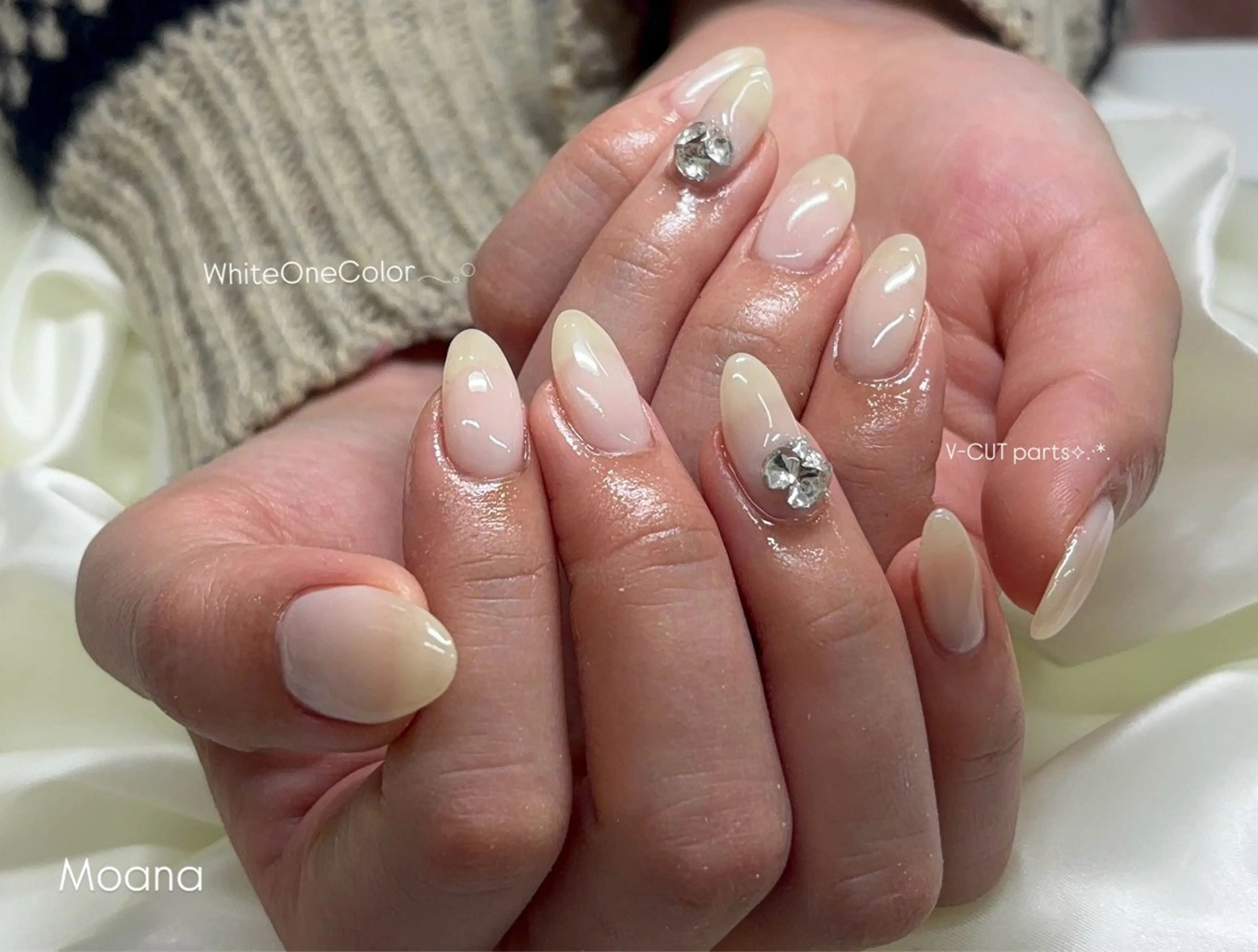 ネイル ワンカラーネイル シンプルネイル ストーンネイル ワンホンネイル ホワイト Moana nail Hiyoriのネイルデザイン