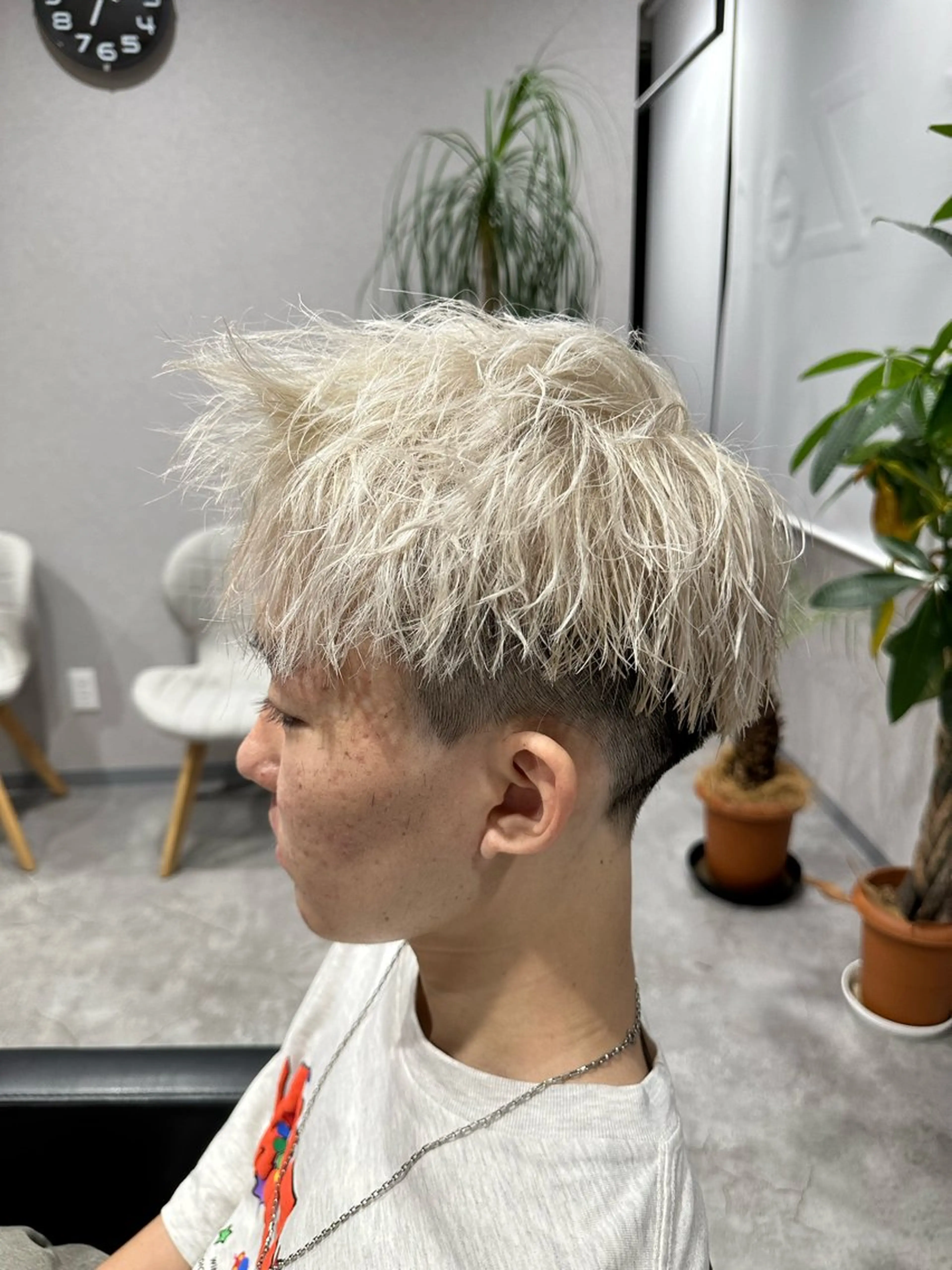 ショート カラー ヘアアレンジ メンズ ベージュカラー ホワイトベージュ カット ヘアカラー メンズNo.1美容師 Coshoのヘアスタイル