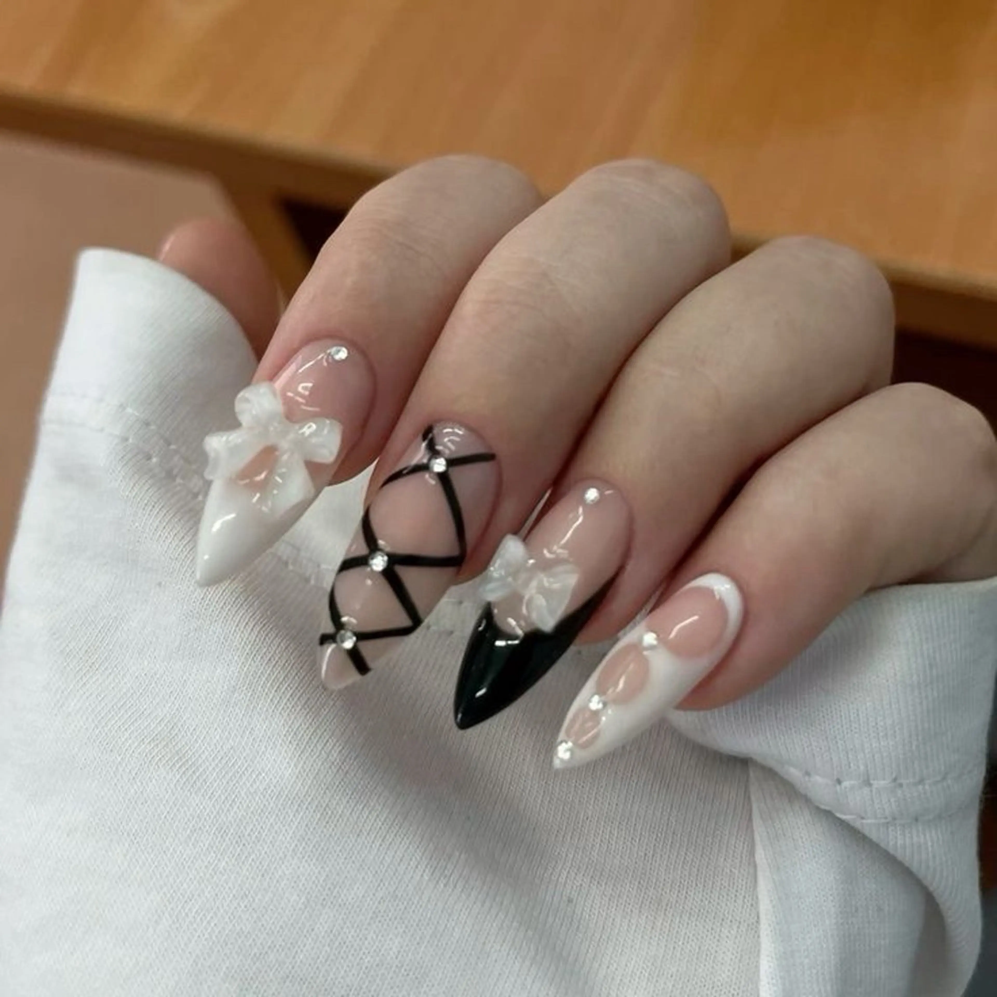ネイル フレンチネイル キラキラネイル 韓国ネイル シンプルネイル ワンホンネイル ハンドネイル MEI Nailのネイルデザイン