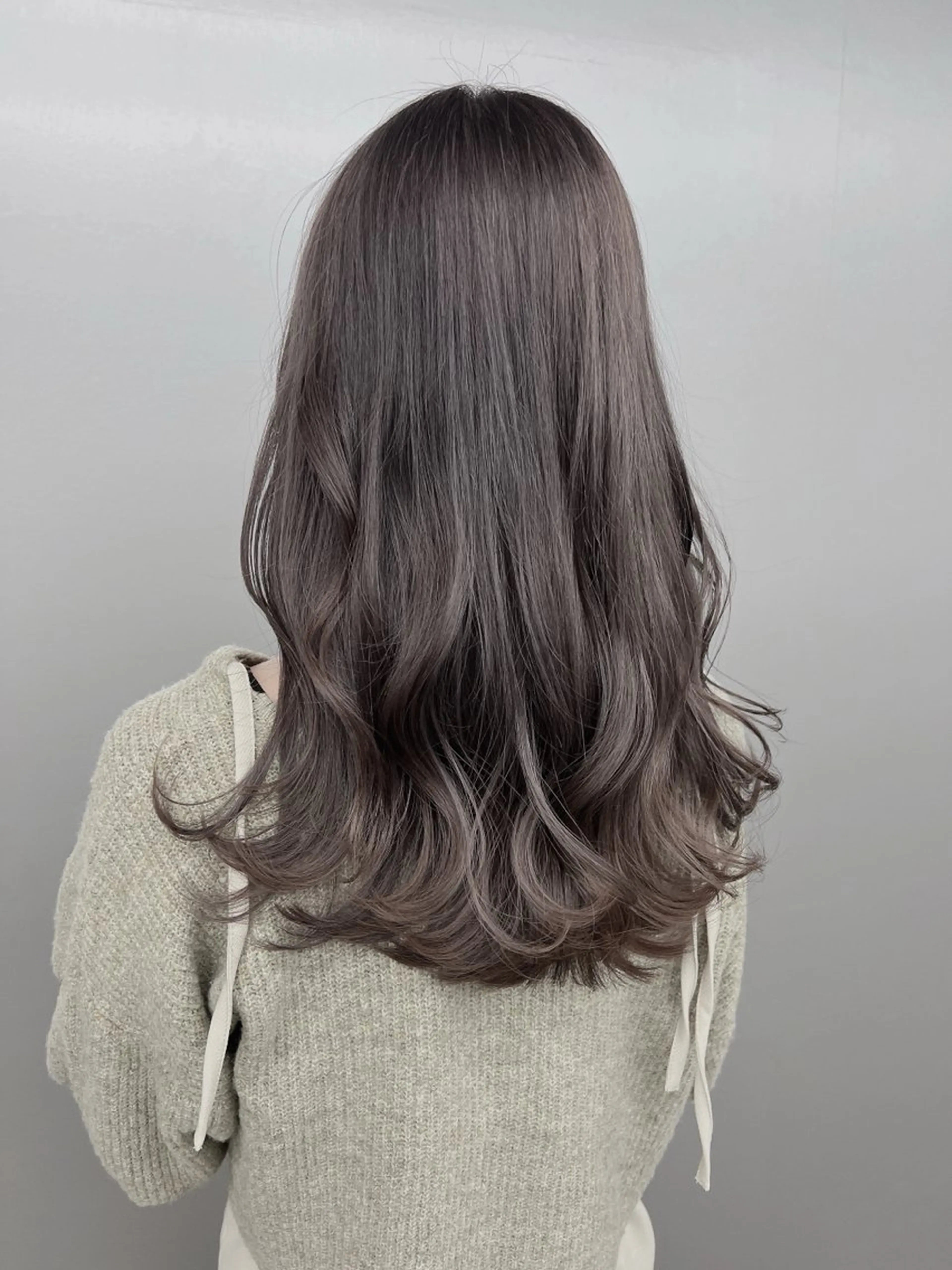 セミロング アッシュ アッシュグレー グレージュ 透明感 ブリーチなし田島晃汰のヘアスタイル