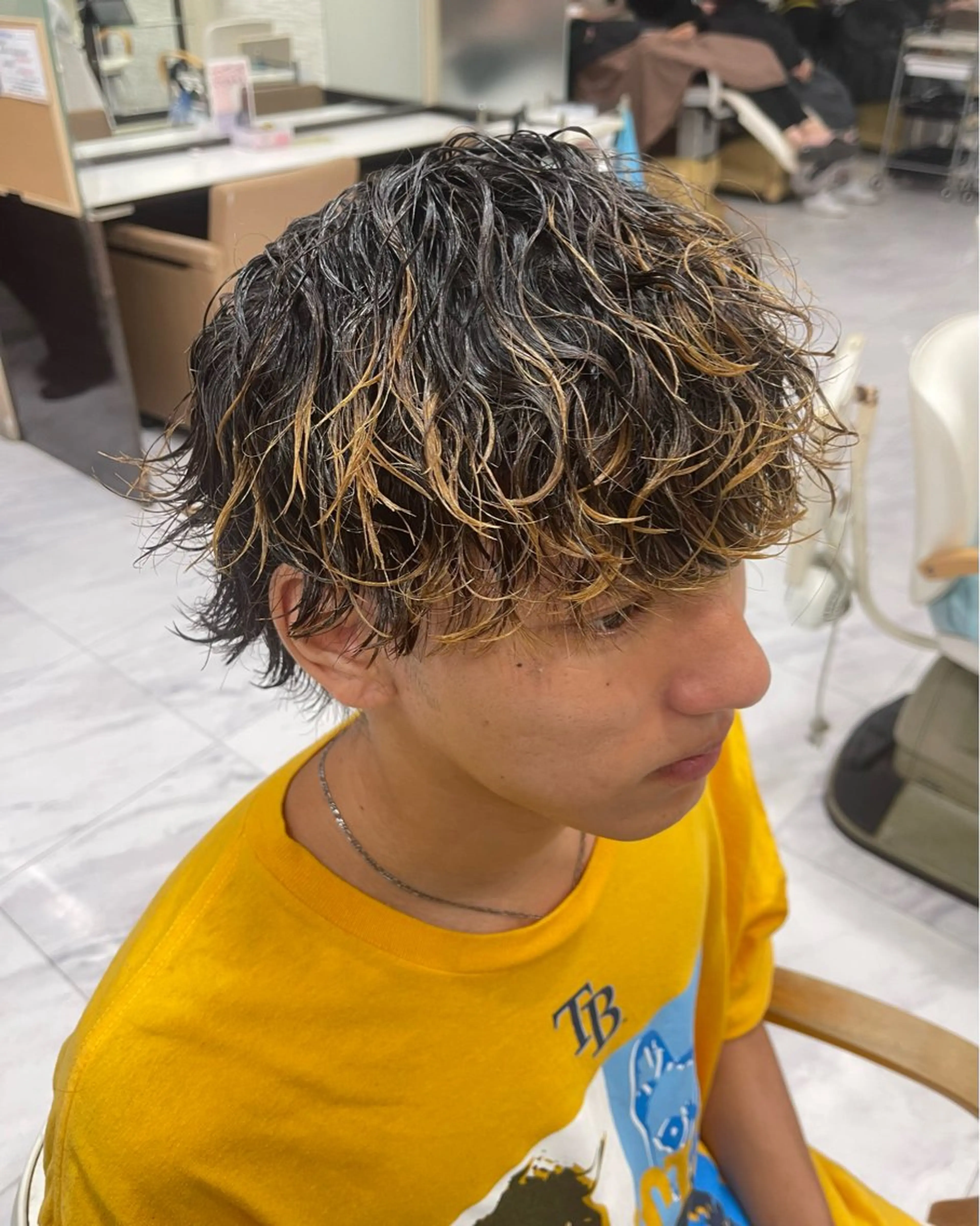 ショート パーマ メンズ メンズブリーチ マッシュウルフ マッシュ メンズパーマ 波巻きパーマ カット パーマ トリートメント 🌻メンズカット 落合諒🌻のヘアスタイル