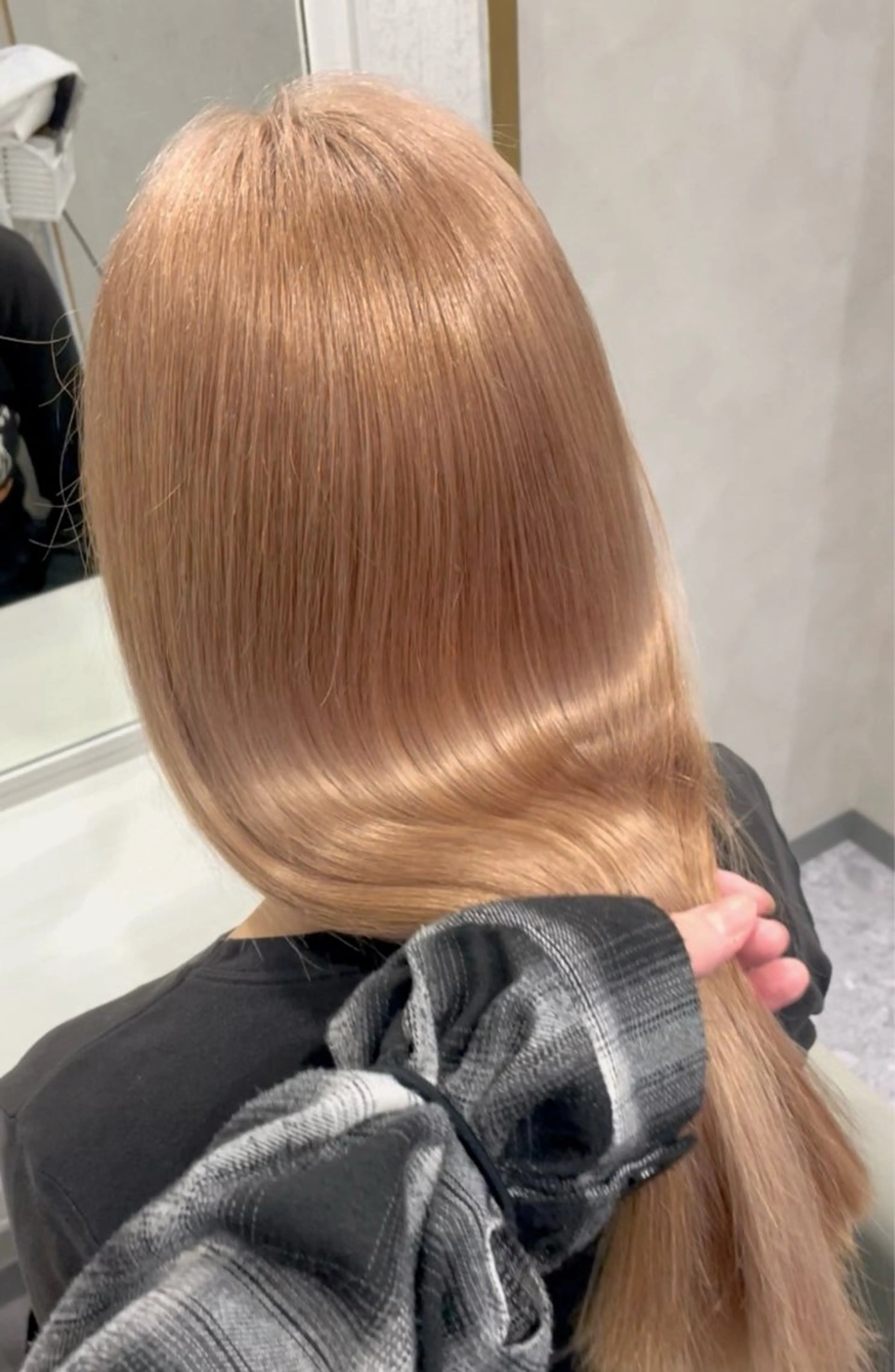 ロング wistell所属・ハイトーン/艶カラー sarina🩷のヘアスタイル