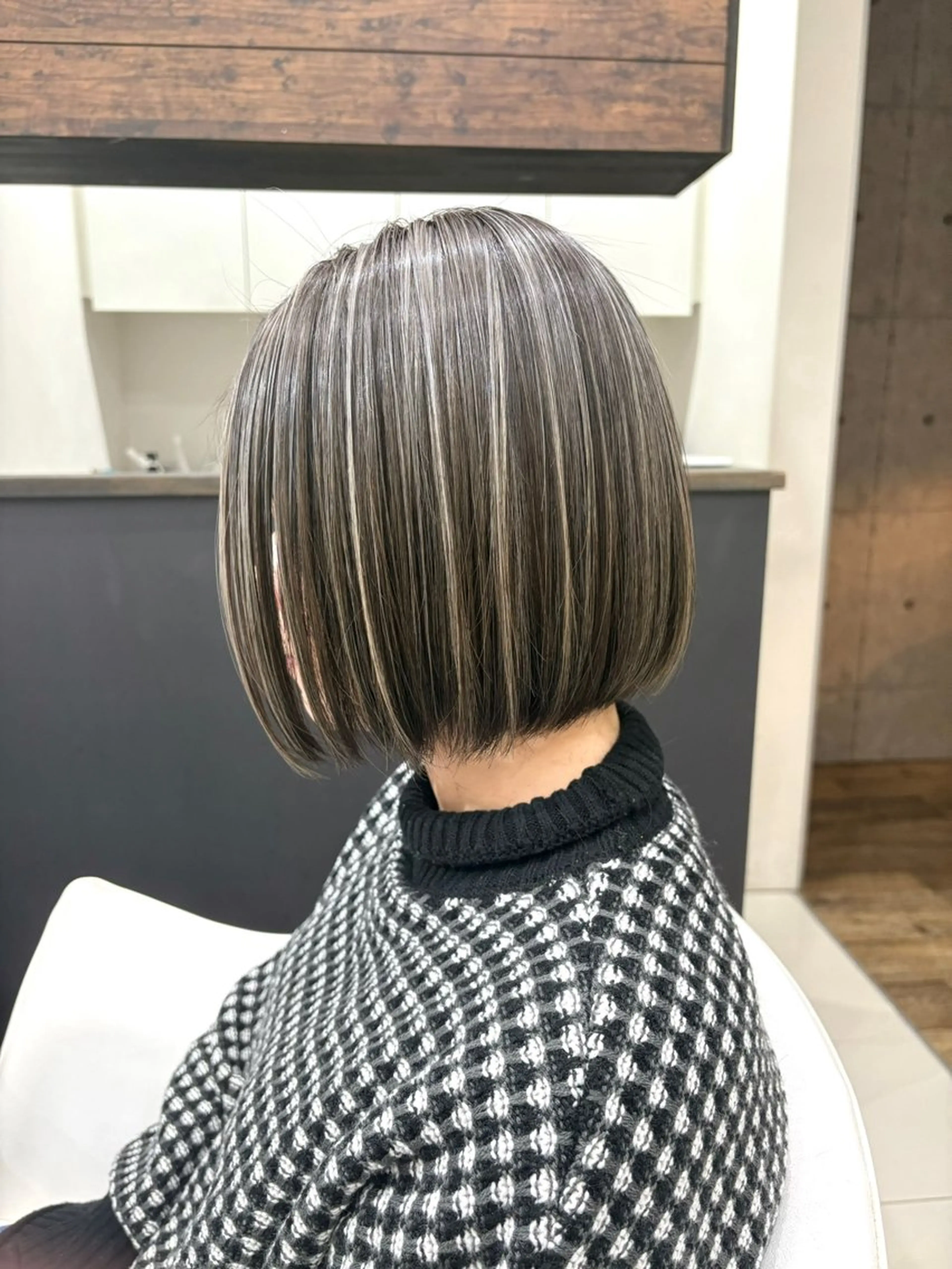 ショート カラー ハイライトカラー ハイライト ヘアカラー トリートメント VIRAL ヴァイラルのヘアスタイル