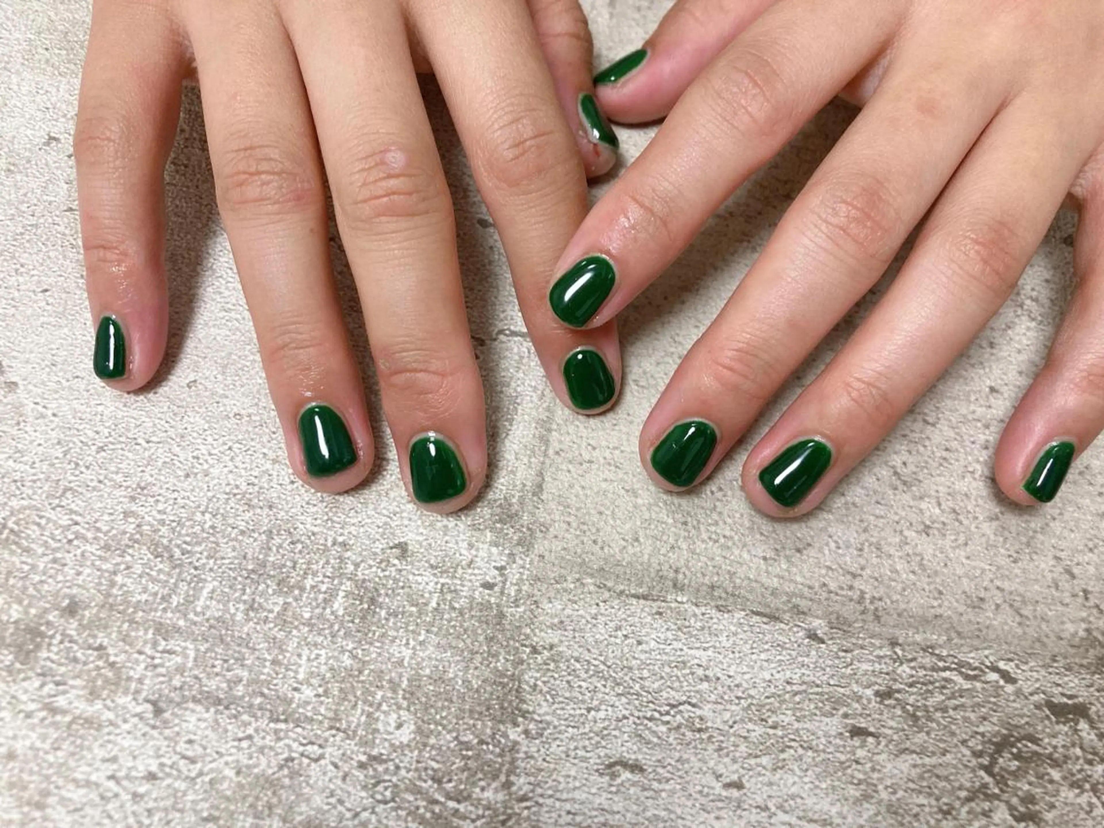 ネイル グリーン ワンカラーネイル ハンドネイル mogunail &blowのネイルデザイン