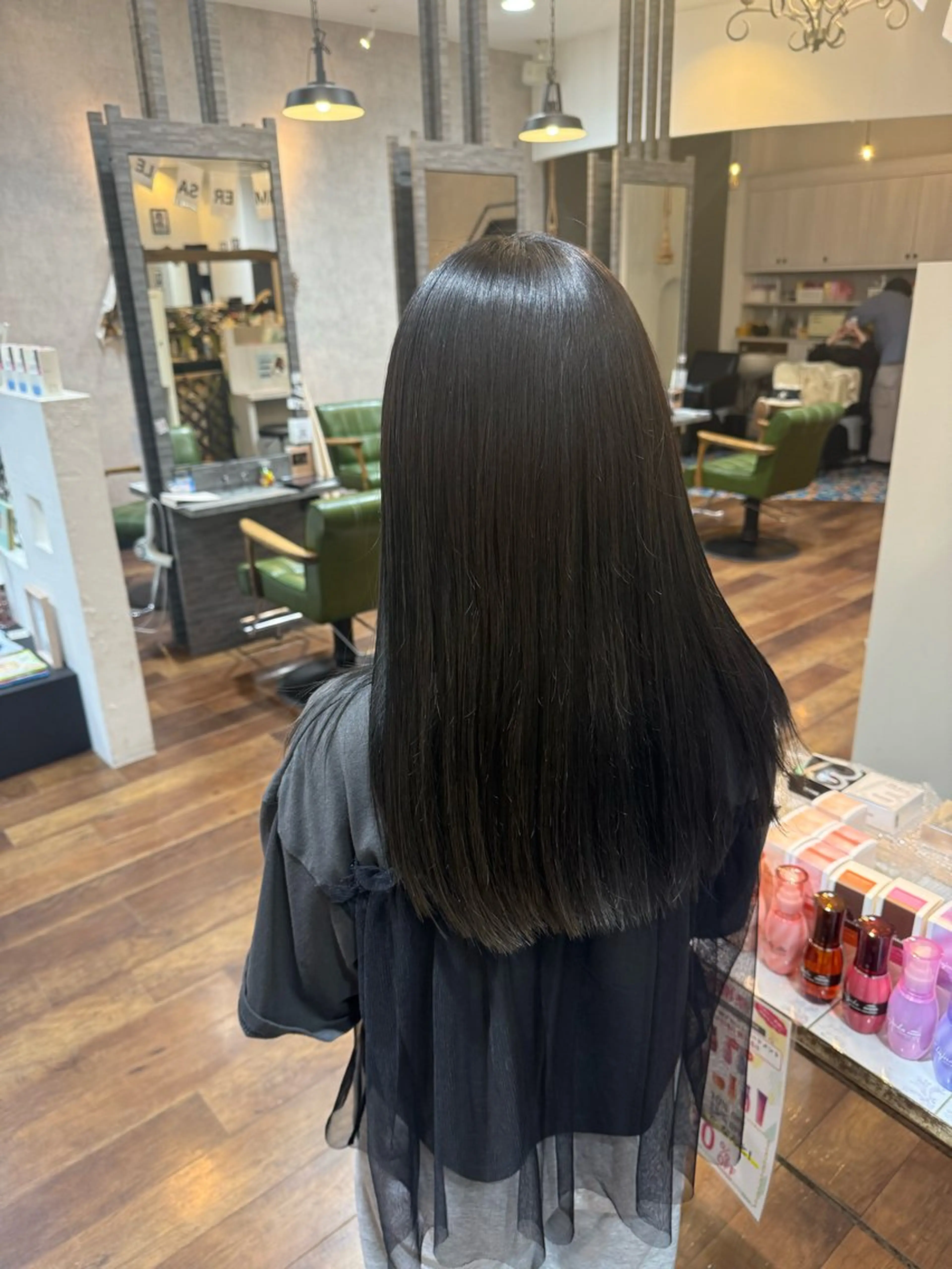 カラー レイヤー/コテパーマ 松本　希愛のヘアスタイル