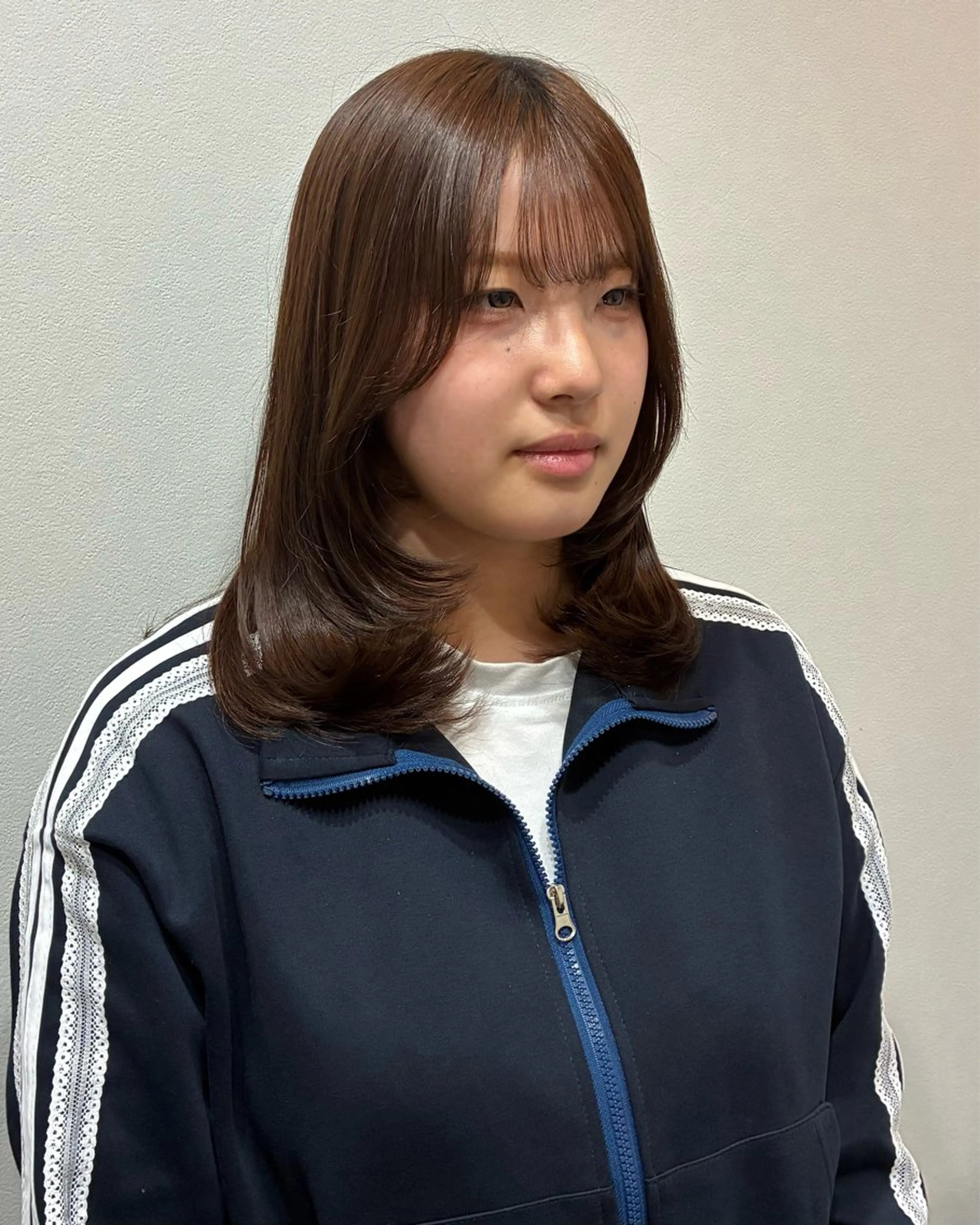 ミディアム レイヤーカット カット 柴田真衣 /ナチュラル/半個室のヘアスタイル