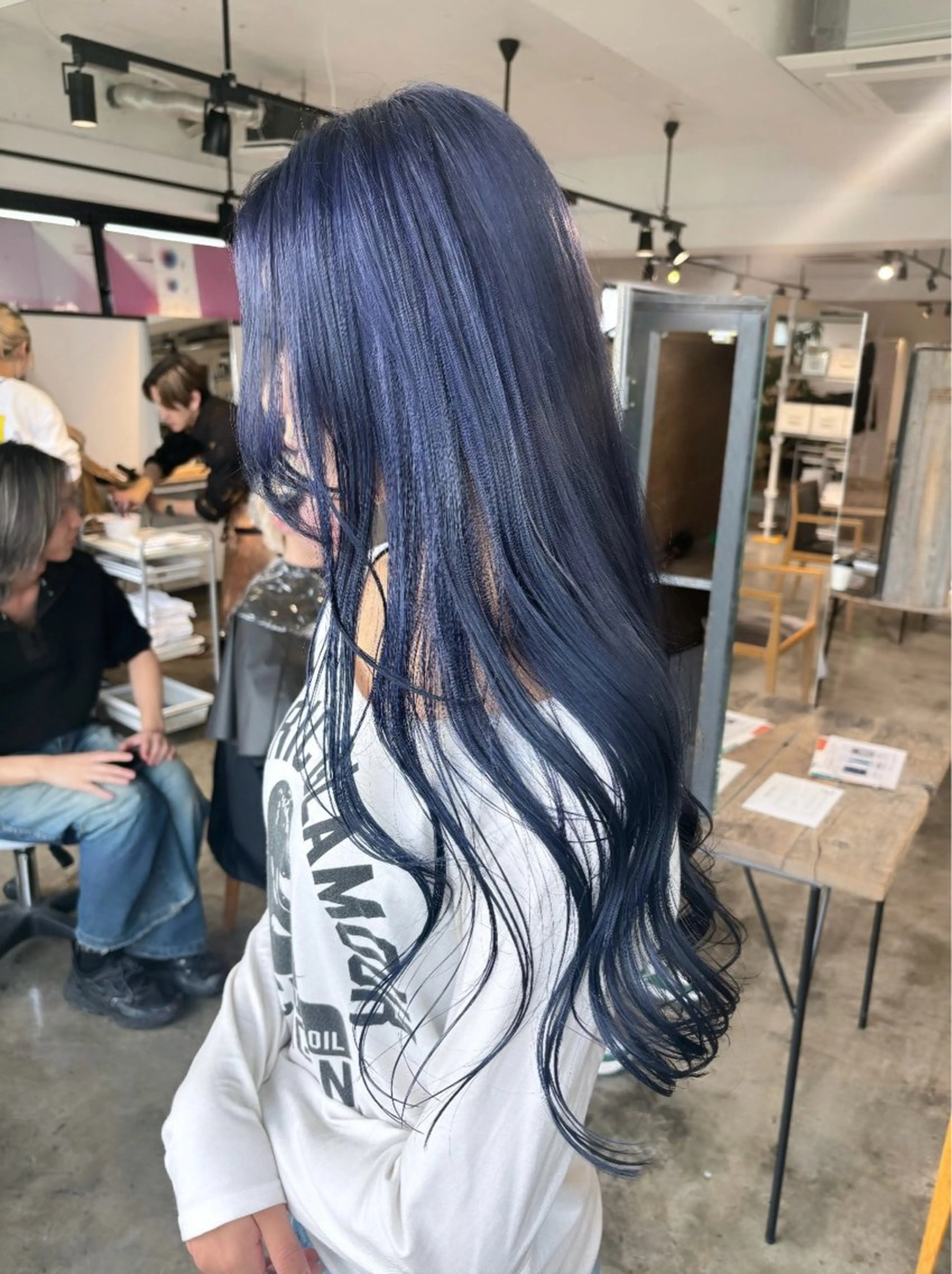 ロング カラー ブリーチ ブルーカラー ネイビーカラー ヘアカラー トリートメント 暖色カラー🍒 ケアブリーチ/akiのヘアスタイル