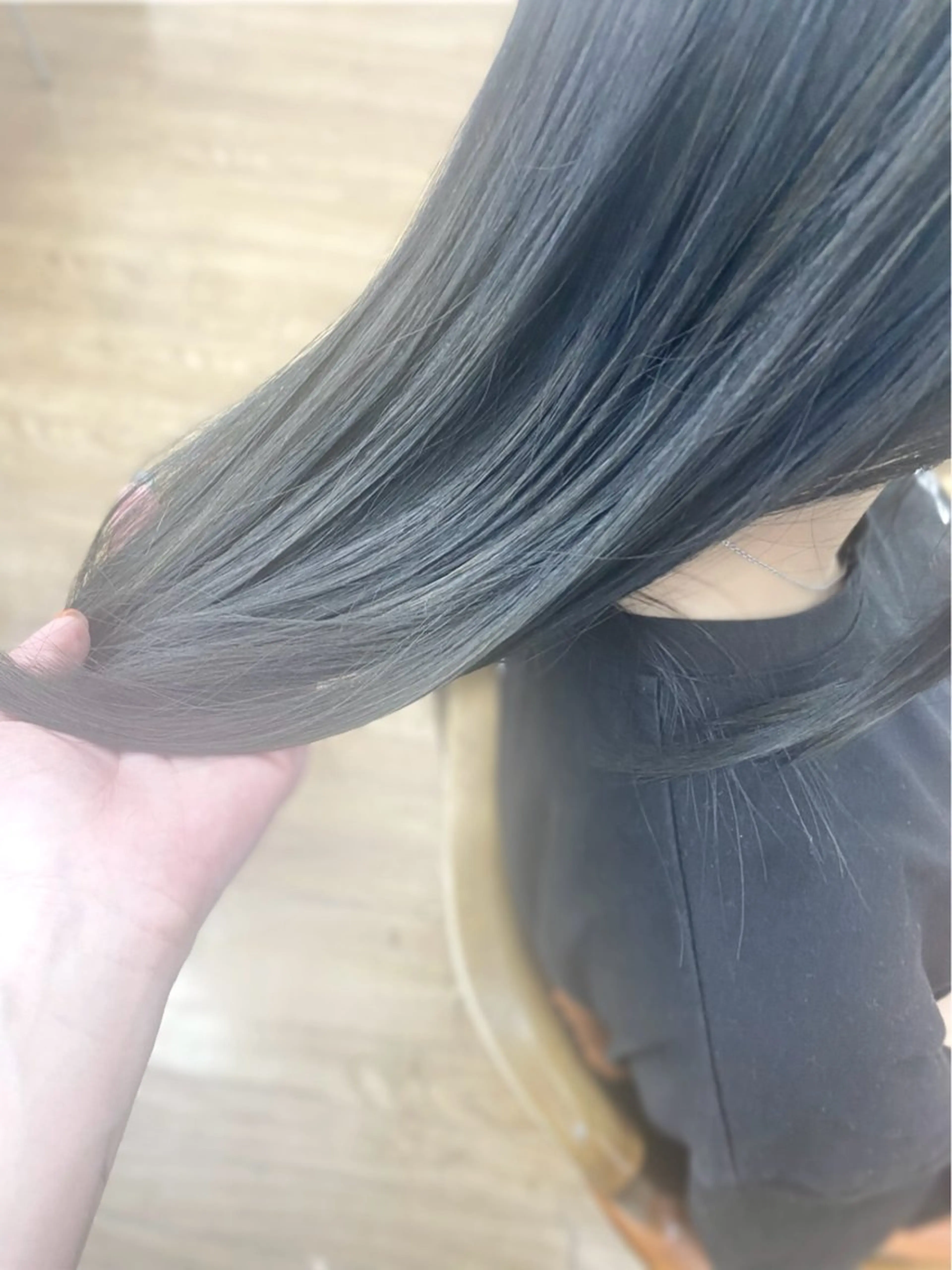 ロング カラー オリーブカラー ヘアカラー トリートメント アダニヤ ナツキのヘアスタイル