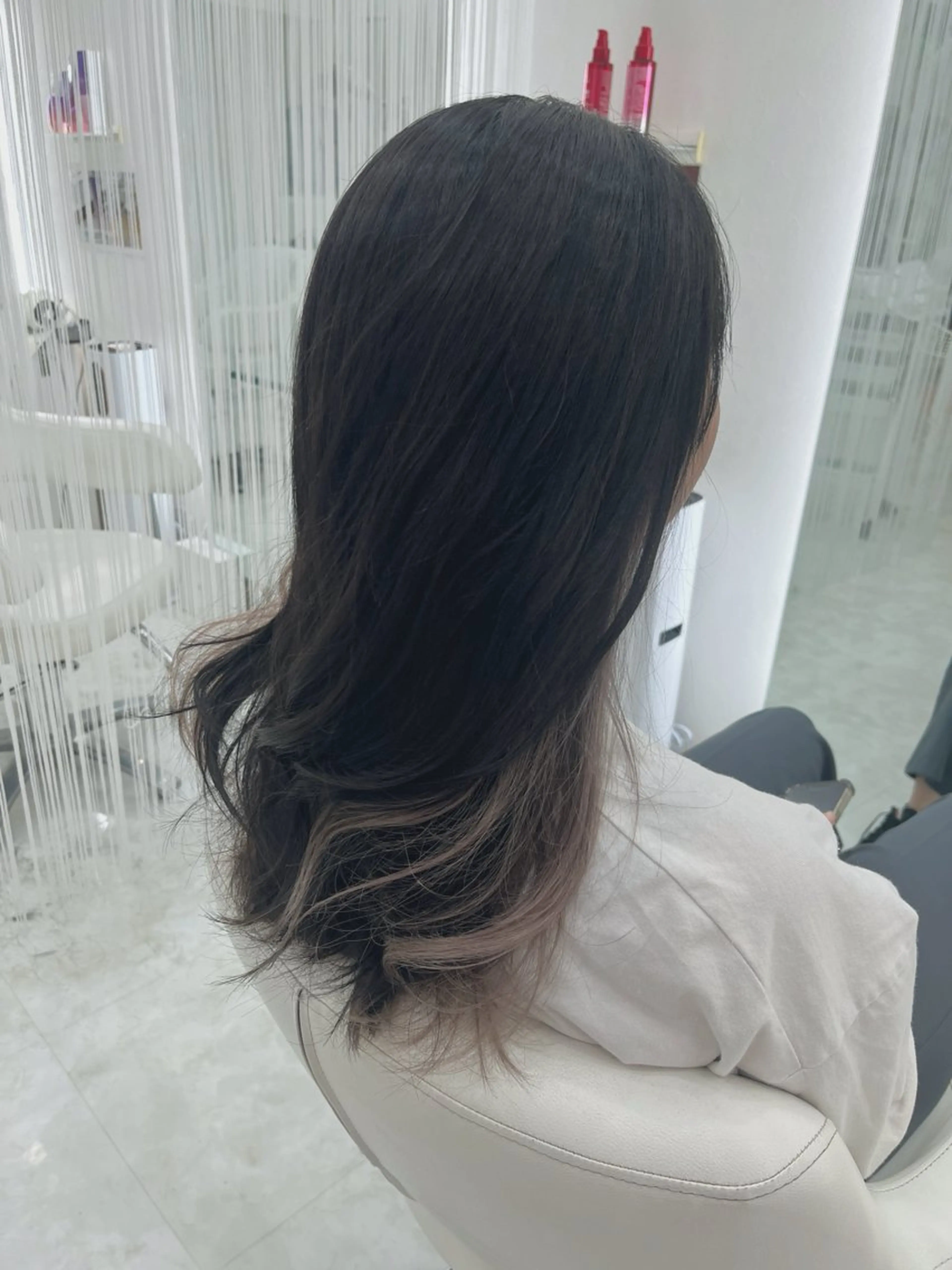 ロング カラー ブリーチ グレージュ 山森 大地のヘアスタイル