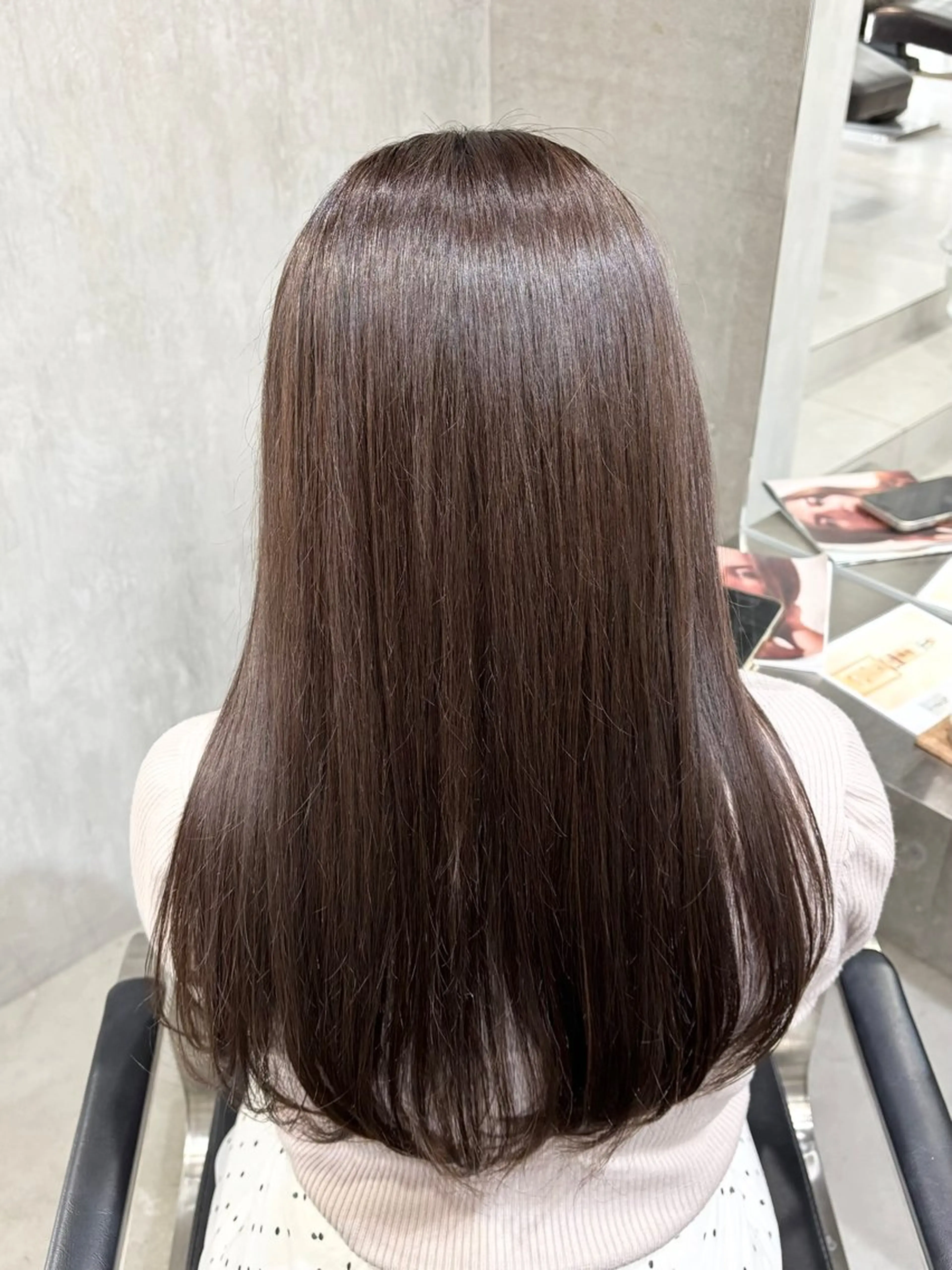 ミディアム 緑川 佳薫のヘアスタイル