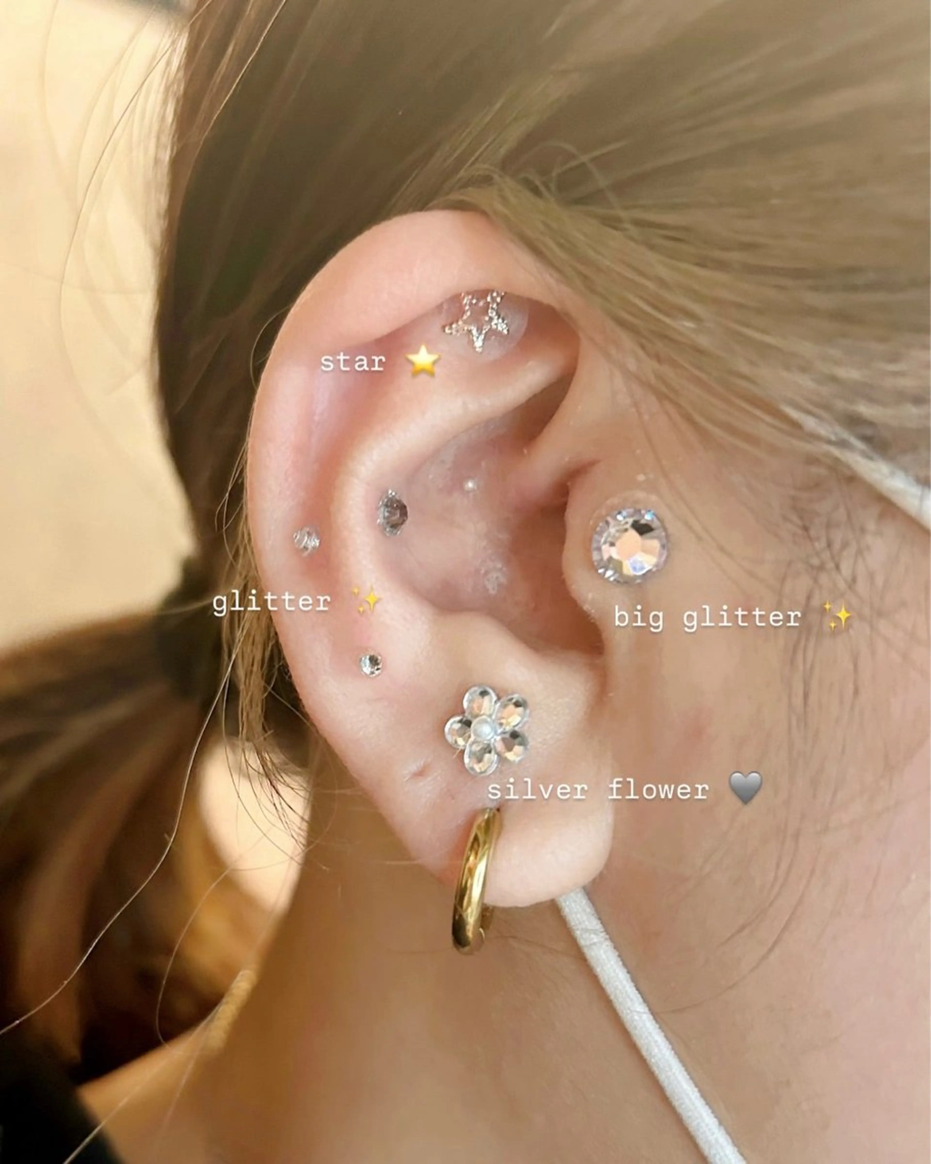 【今話題の】耳つぼジュエリー💎👂両耳10粒✨可愛いくおしゃれにの写真