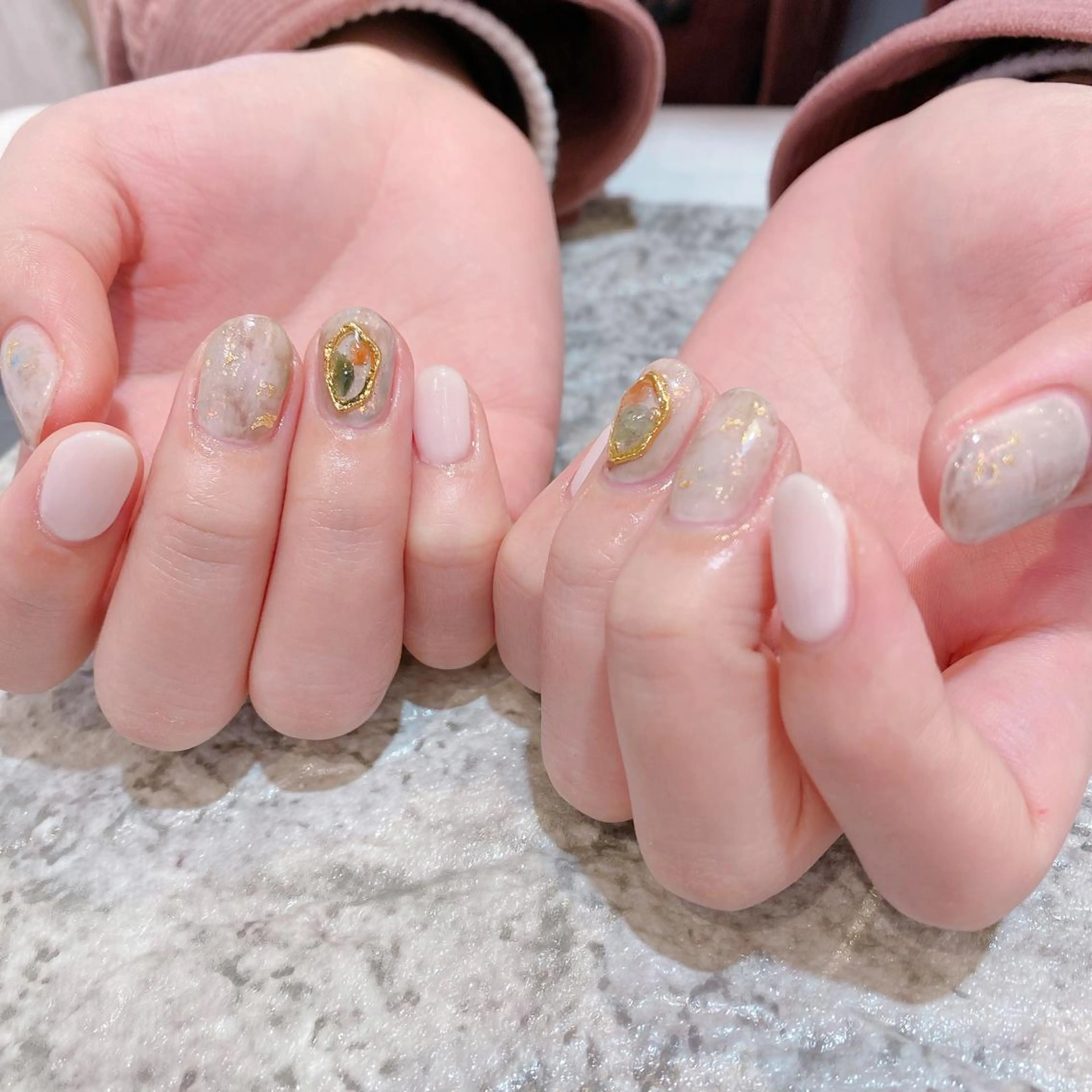 ネイル アートネイル ストーンネイル ハンドネイル 鈴木 優菜のネイルデザイン