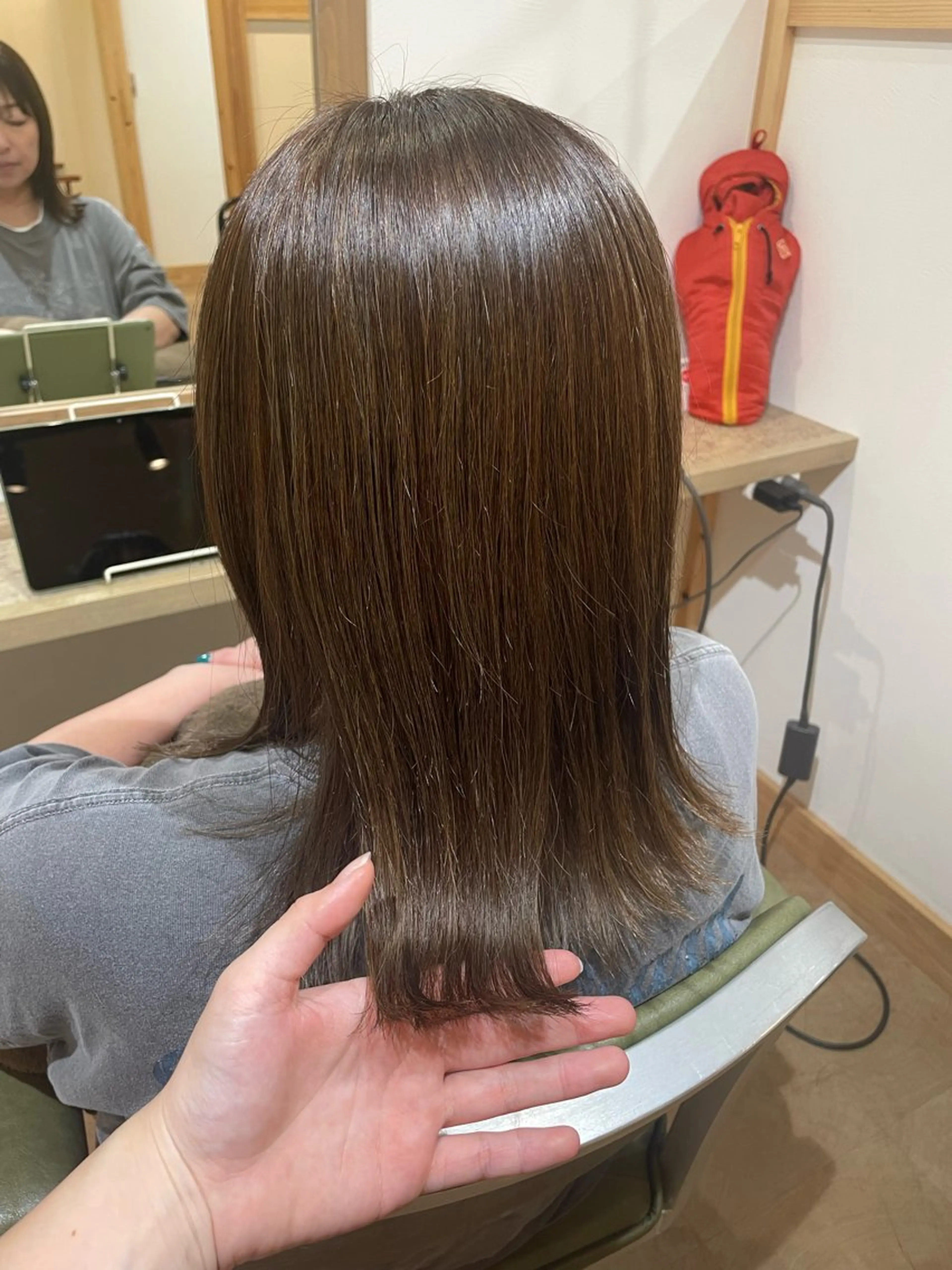 ミディアム 山口 里莉のヘアスタイル