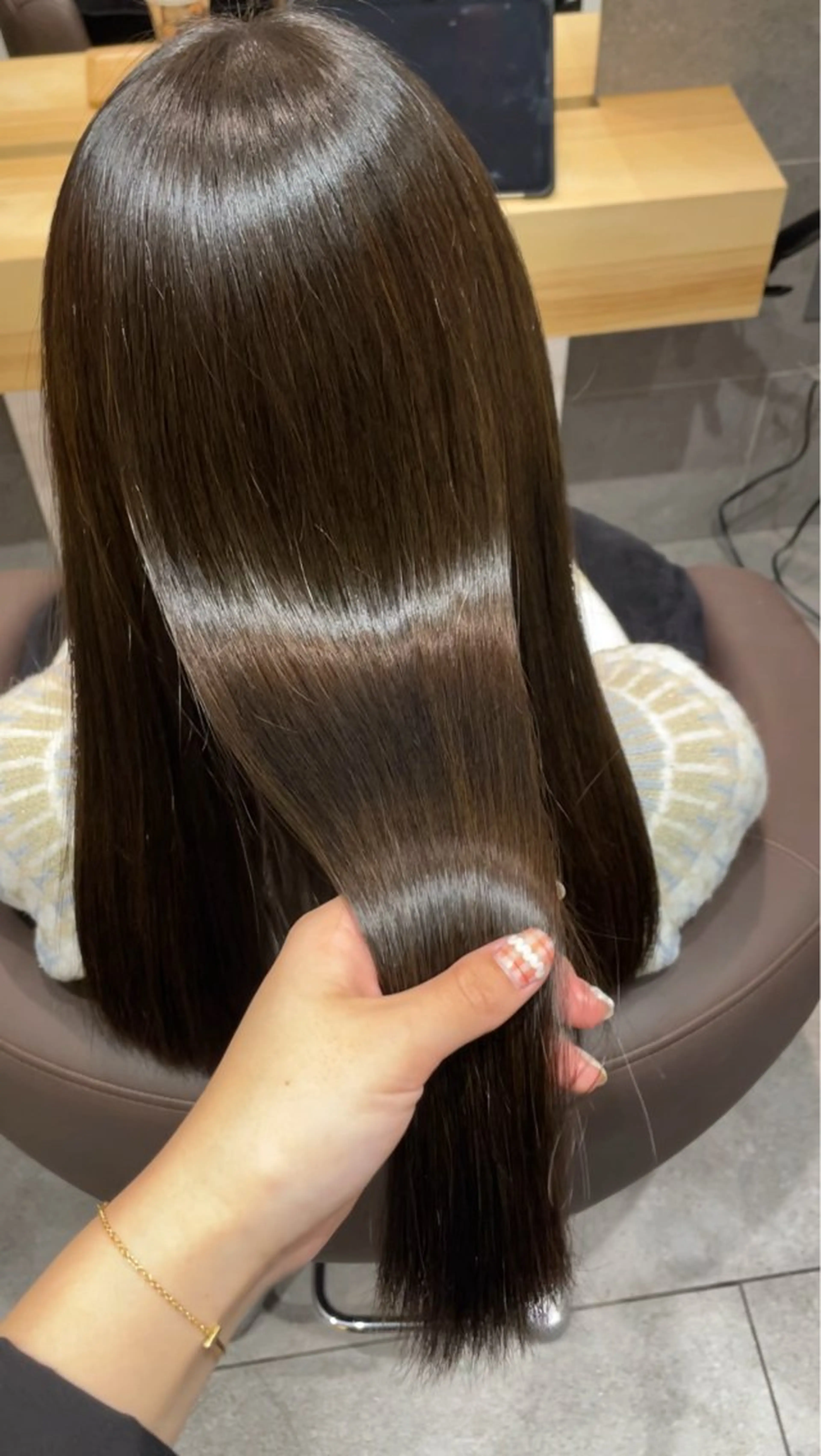 カラー グレージュ オリーブグレージュ オリーブグレー 縮毛矯正/髪質改善 クルミのヘアスタイル