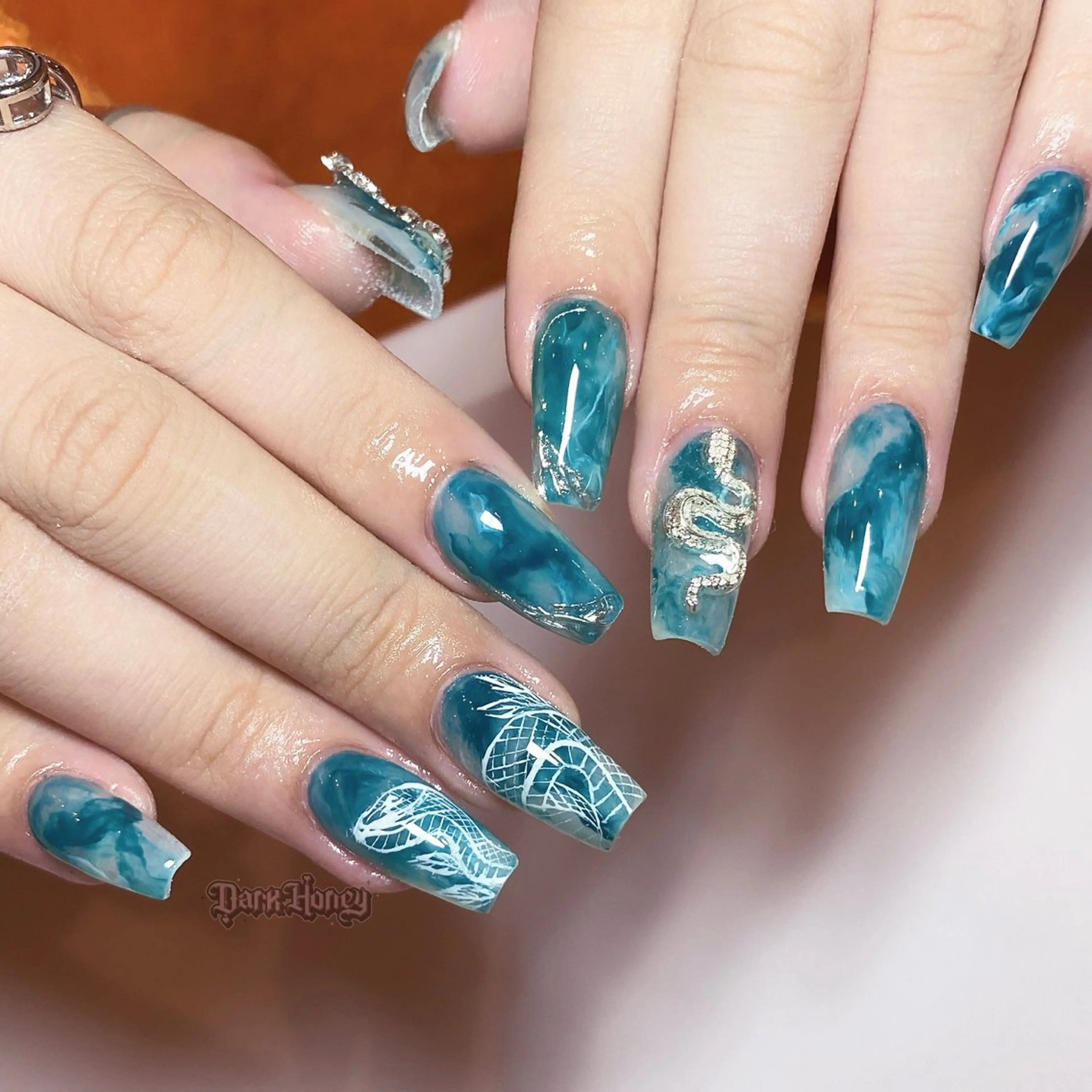 ネイル Dark honey スカルプ専門原宿店のネイルデザイン