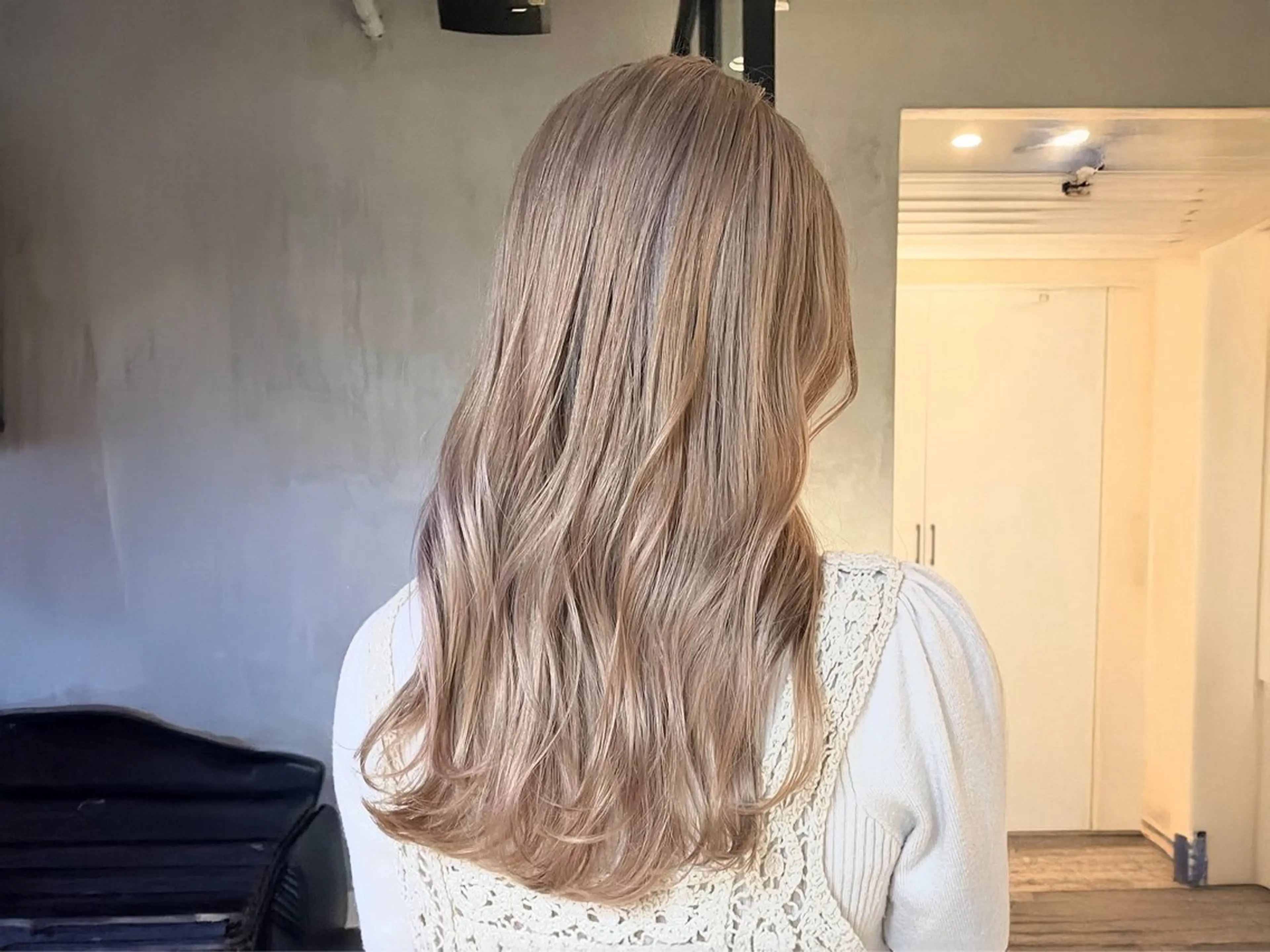 カラー 塔尾 真那のヘアスタイル