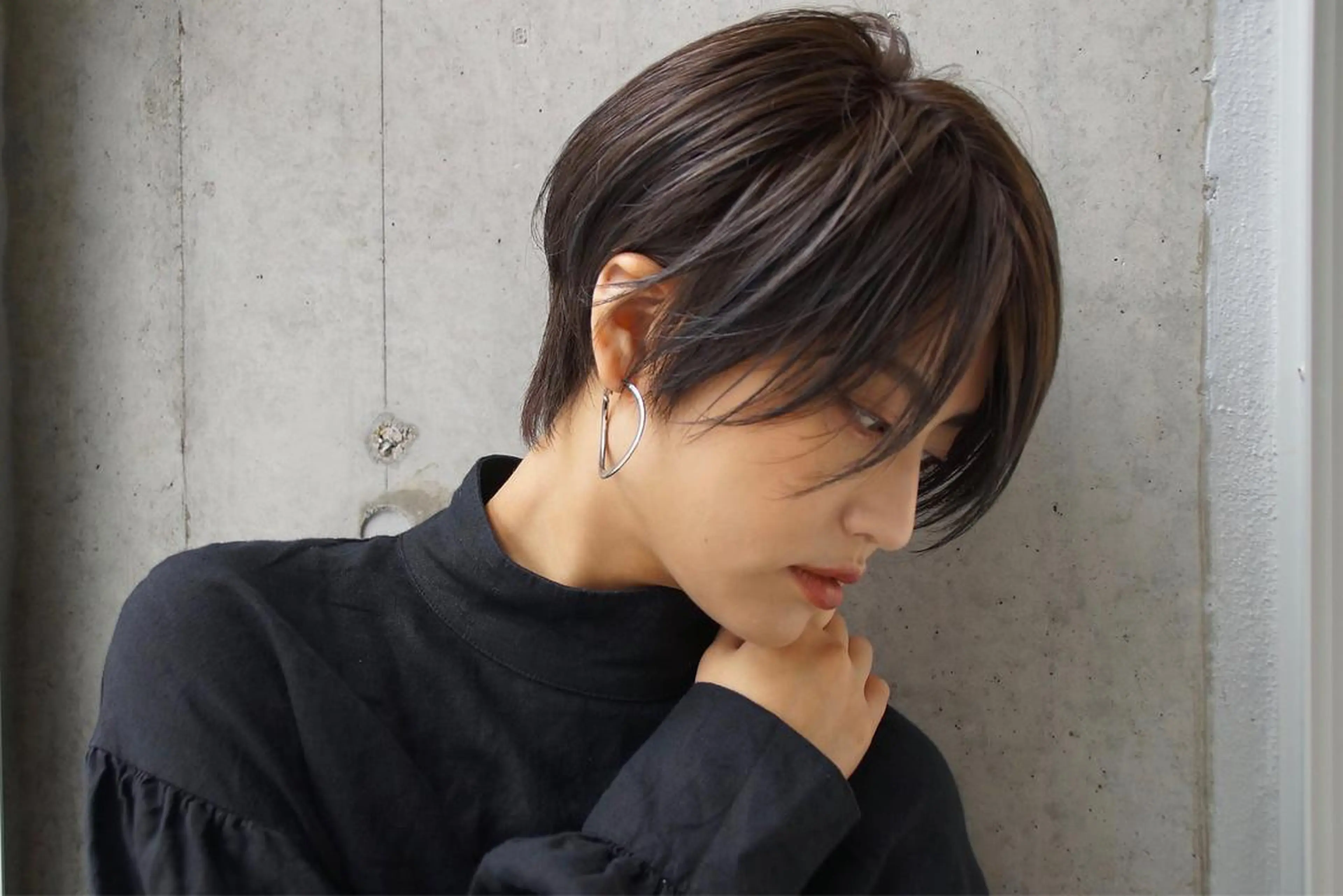 ショート カラー コバヤシ リョウのヘアスタイル