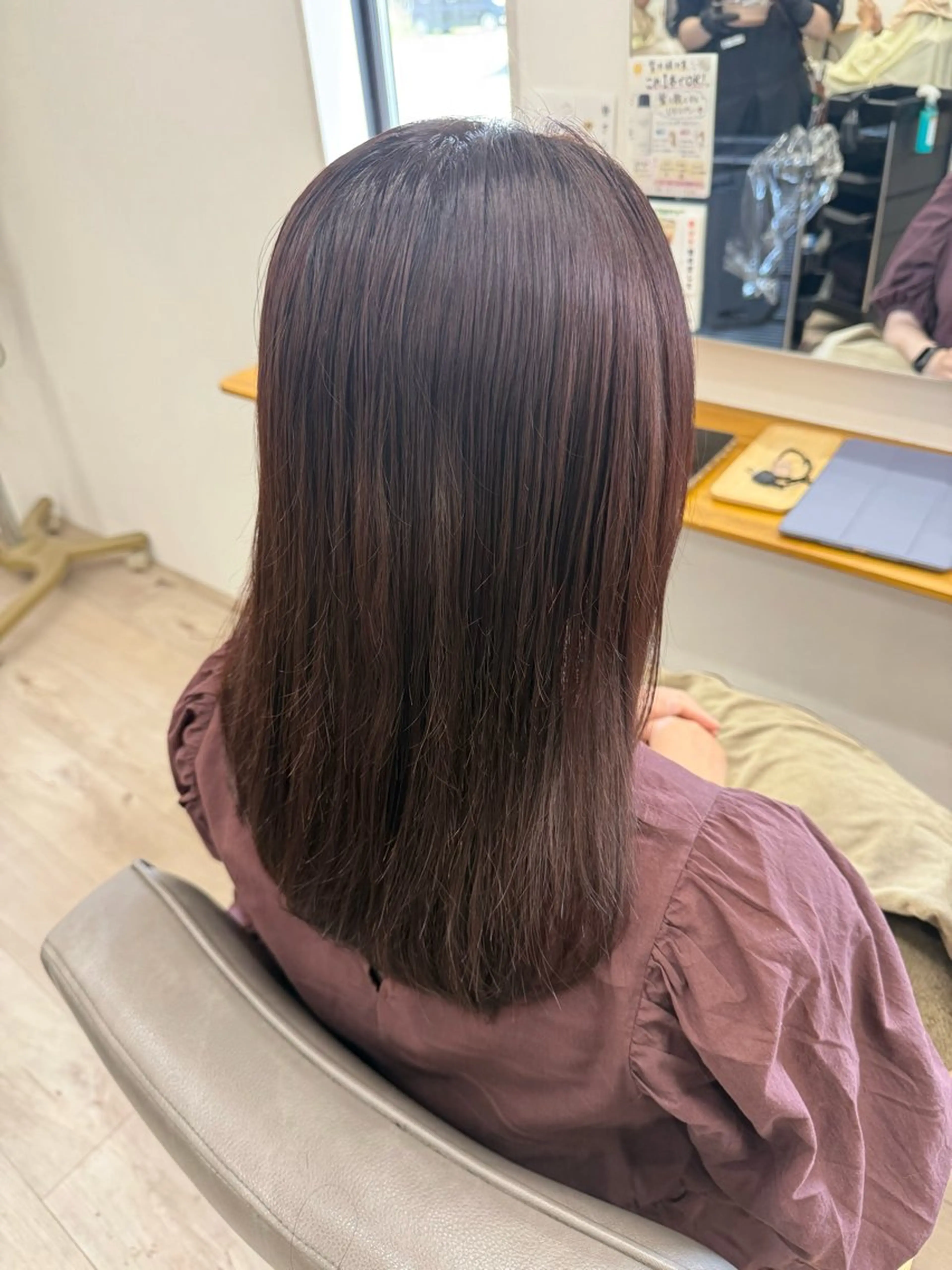 ミディアム ピンクブラウン ヘアカラー ちほ/顔周りレイヤー /ベージュカラーのヘアスタイル