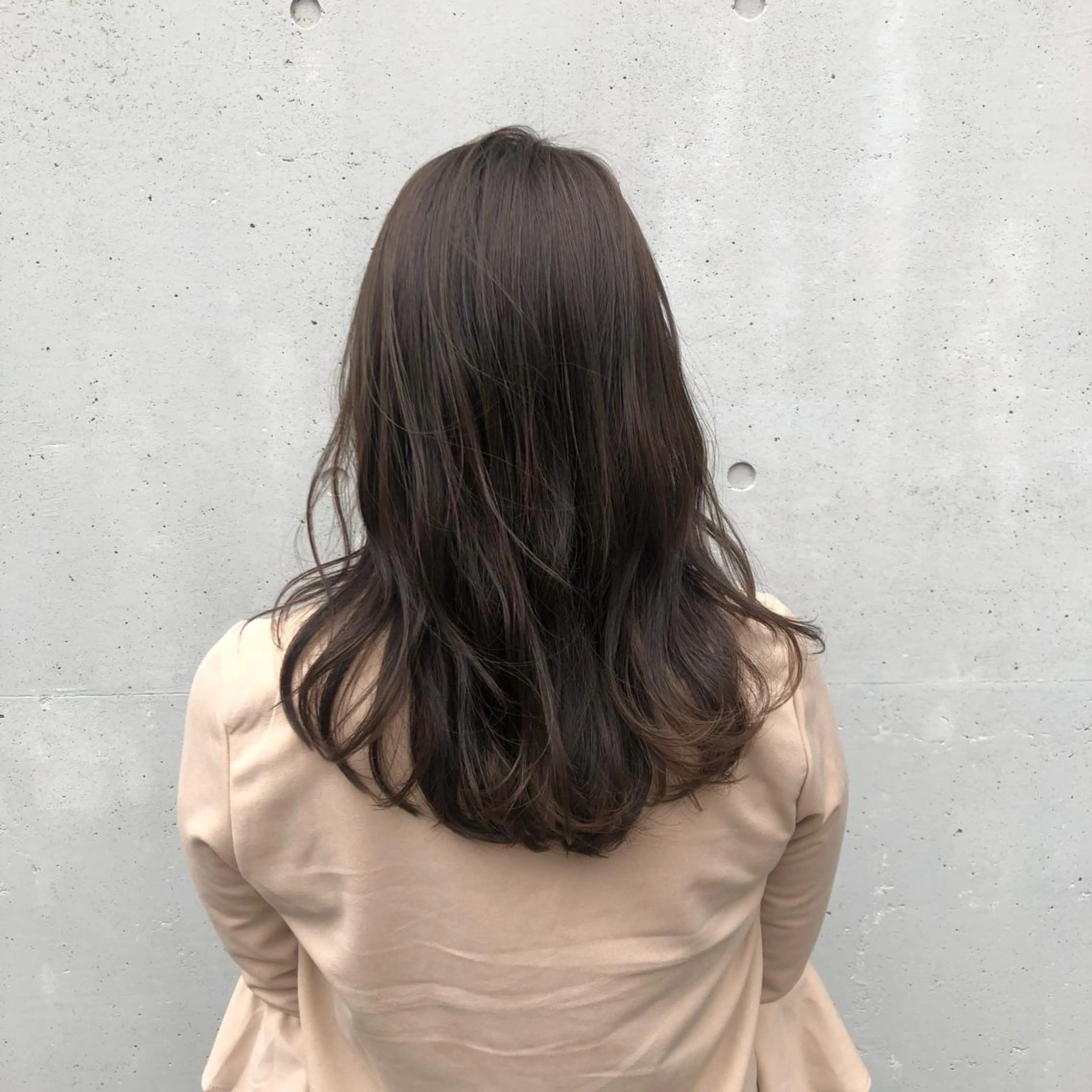 ミディアム カラー ベージュカラー 透明感カラー カット ヘアカラー トリートメント 酸性縮毛矯正🧴韓国 レイヤー/髪質改善のヘアスタイル