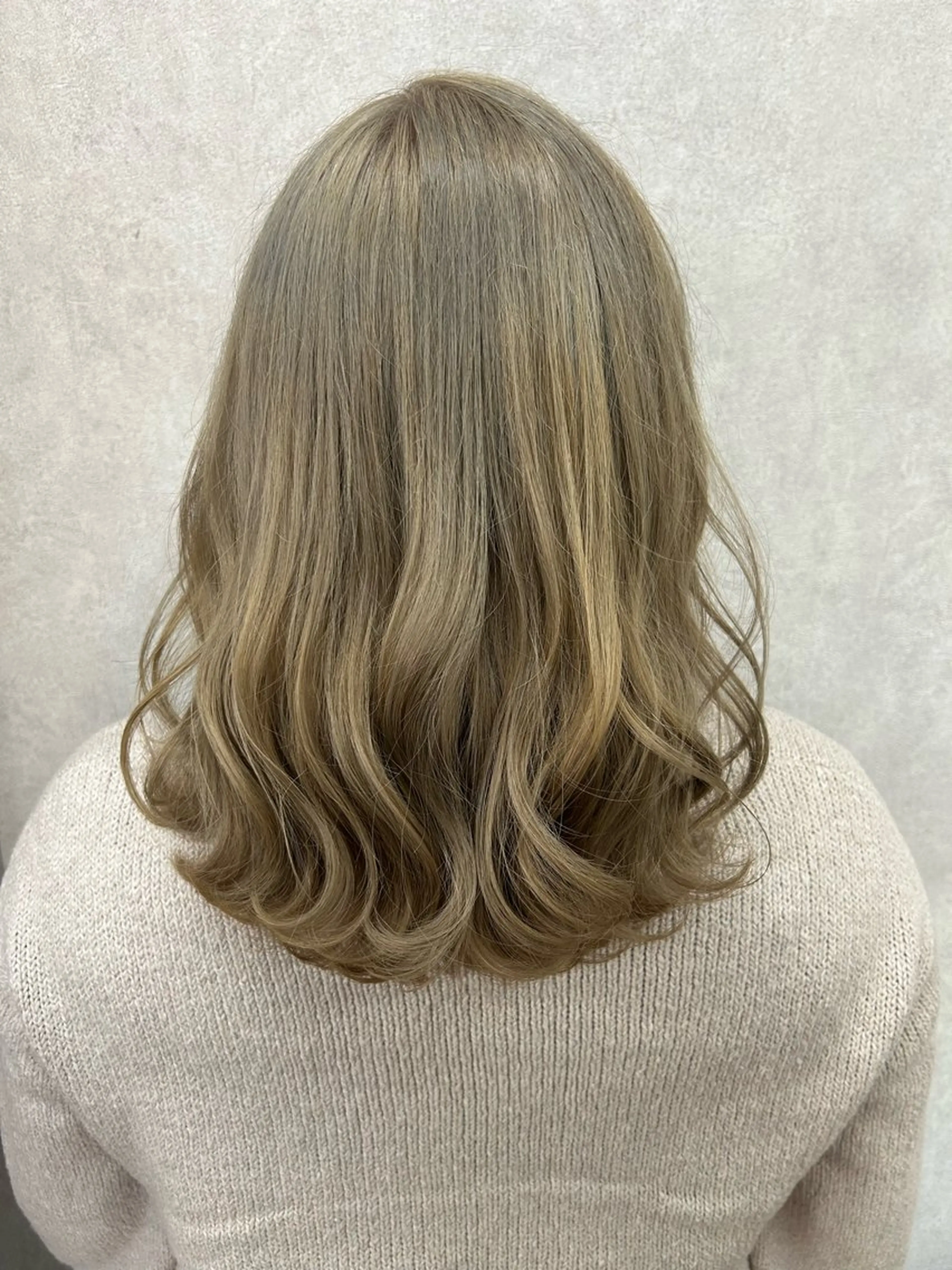 🎨全体ブリーチ & 低アルカリカラーの写真