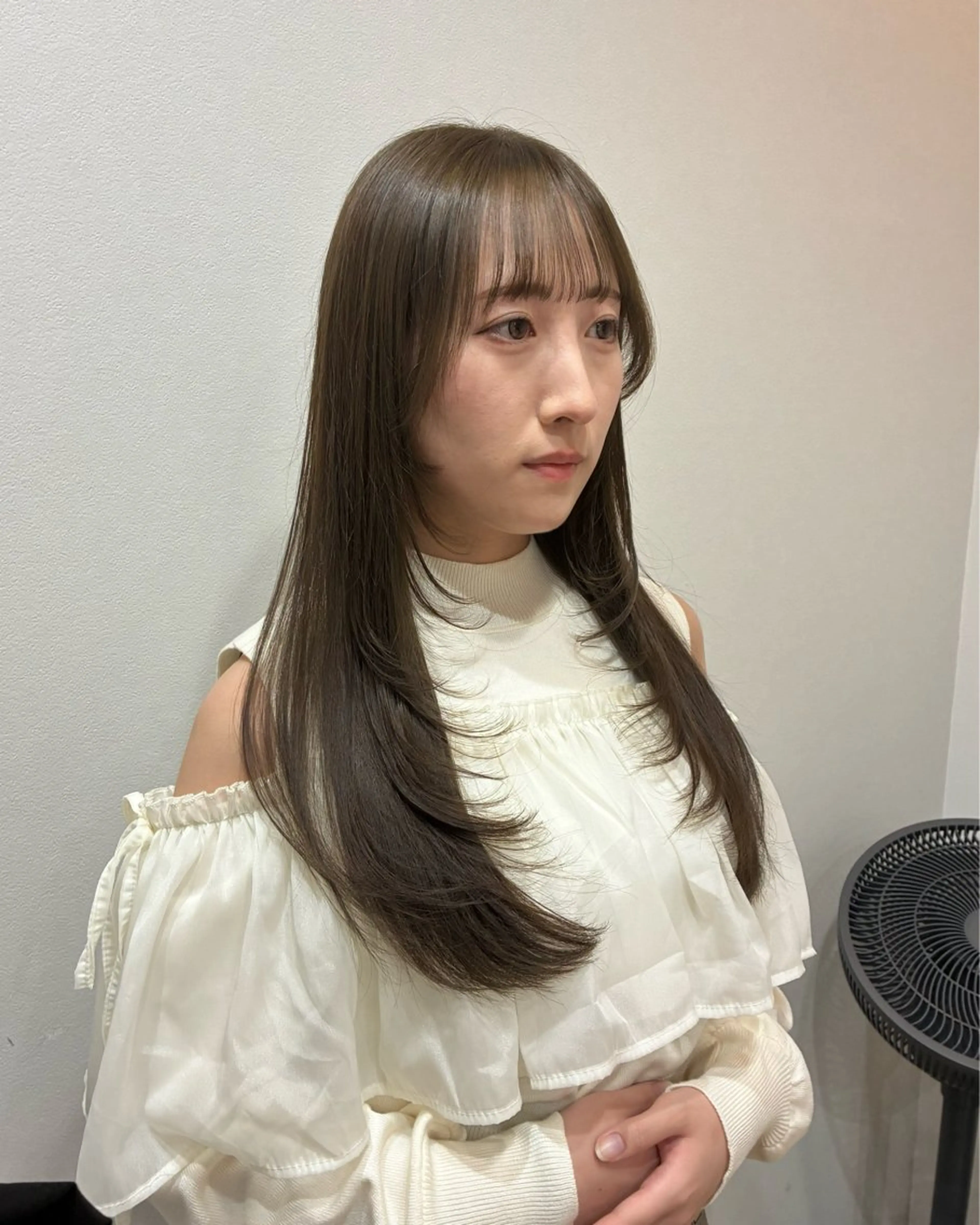 ロング 顔まわりレイヤー レイヤーカット ヘアカラー トリートメント 柴田真衣 /ナチュラル/半個室のヘアスタイル