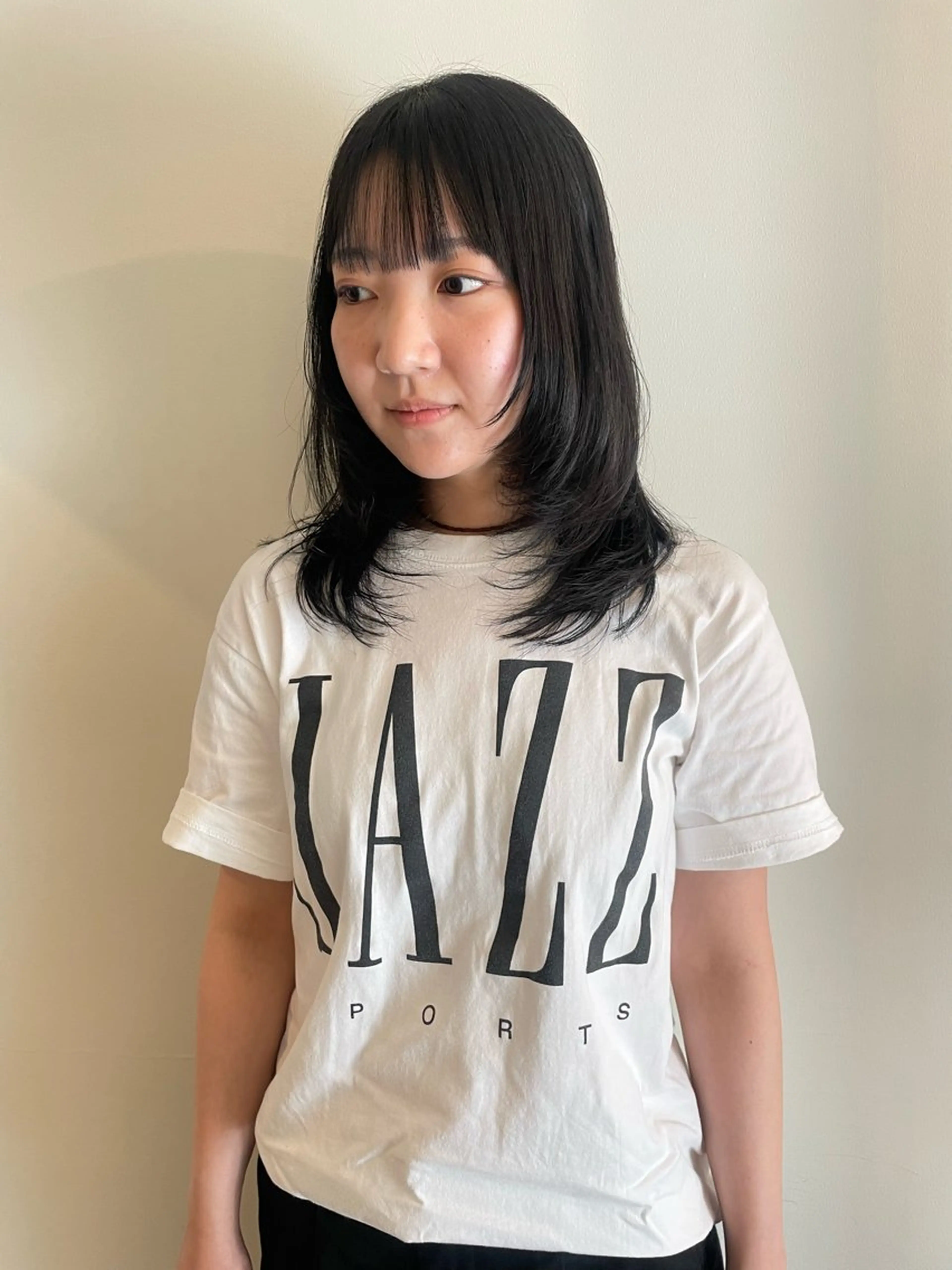 ミディアム カラー ミディアムレイヤー レイヤーカット カット 渋谷 留菜のヘアスタイル