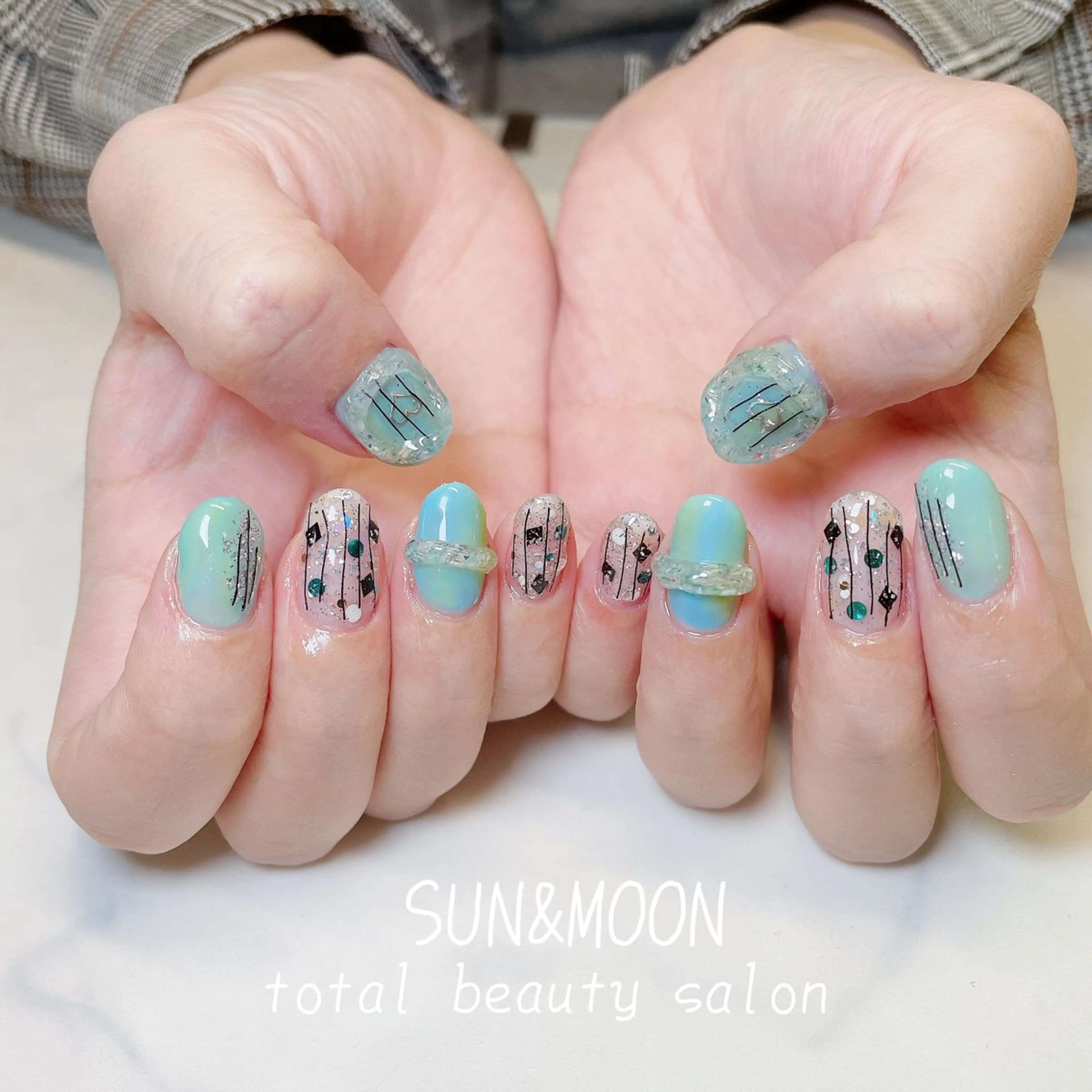 ネイル SUN&MOON REOのネイルデザイン