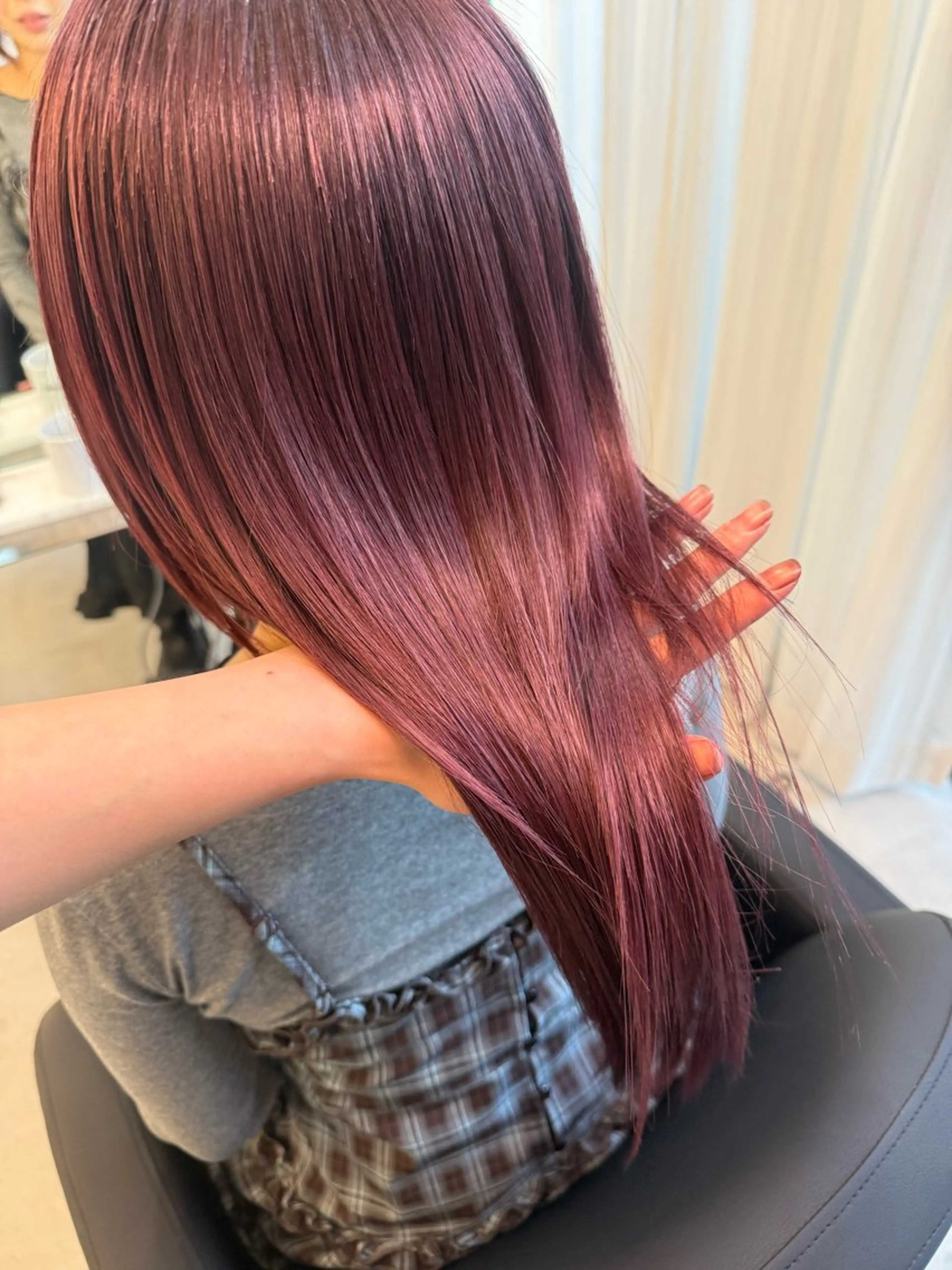 セミロング ヘアカラー 韓国リアルハッシュ レイヤーカットのヘアスタイル