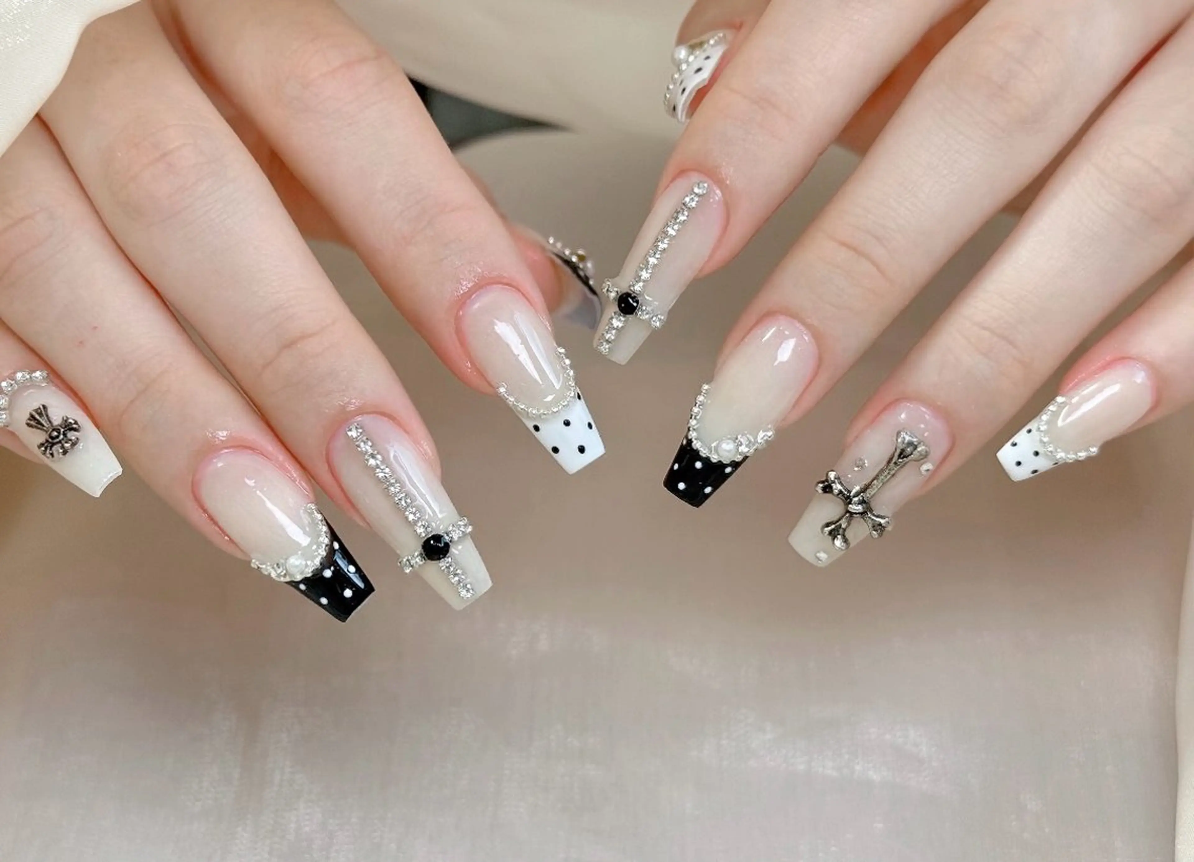 ネイル アートネイル べっ甲ネイル チークネイル 成人式 長さ出し ハンドネイル ハンドケア For you. Nail Salonのネイルデザイン