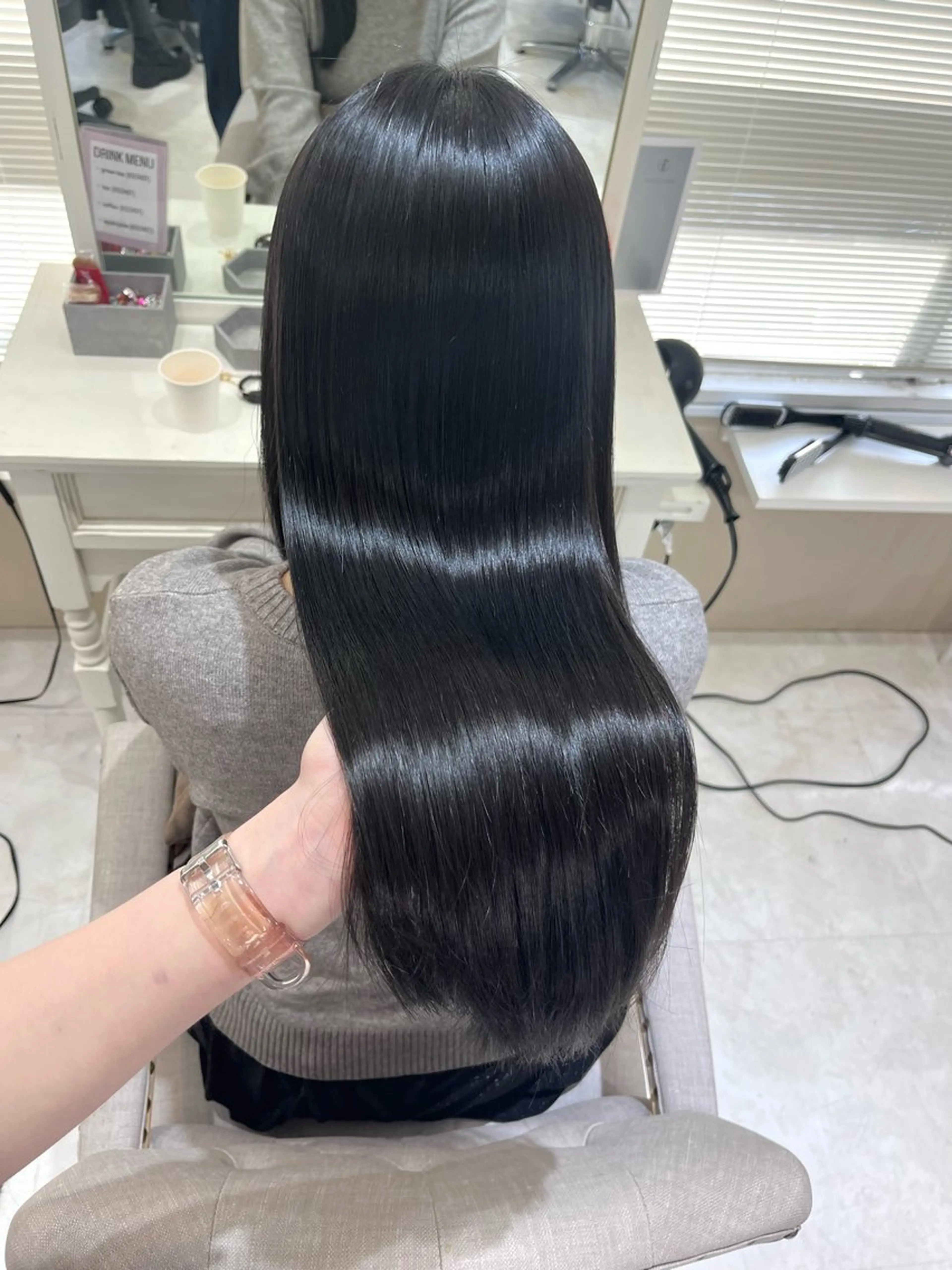 ロング カット ヘアカラー 縮毛矯正 トリートメント 酸性縮毛矯正 Coreすずのヘアスタイル