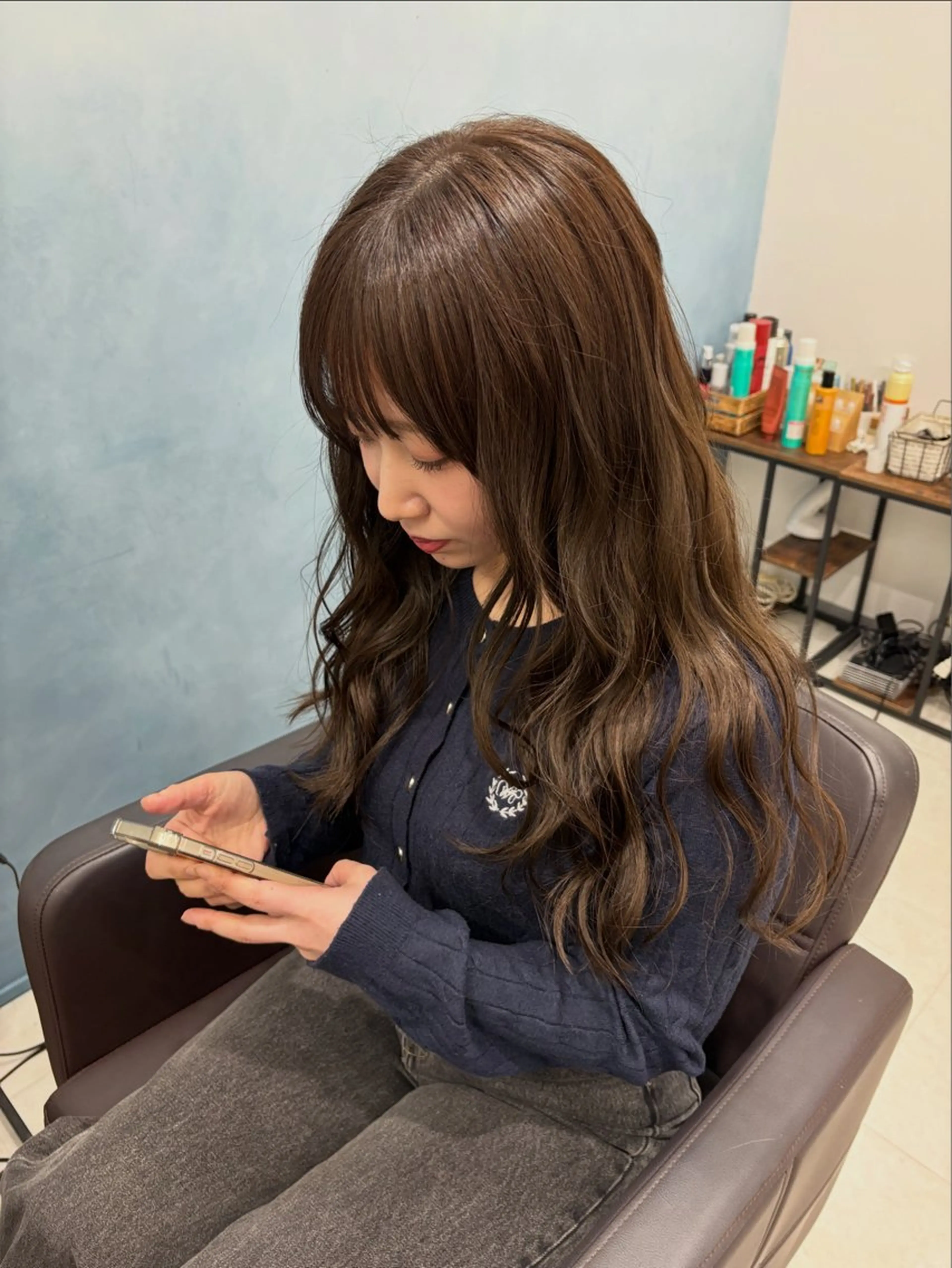 ロング チョコレートブラウン ヘアカラー トリートメント 佐々木 芽衣のヘアスタイル