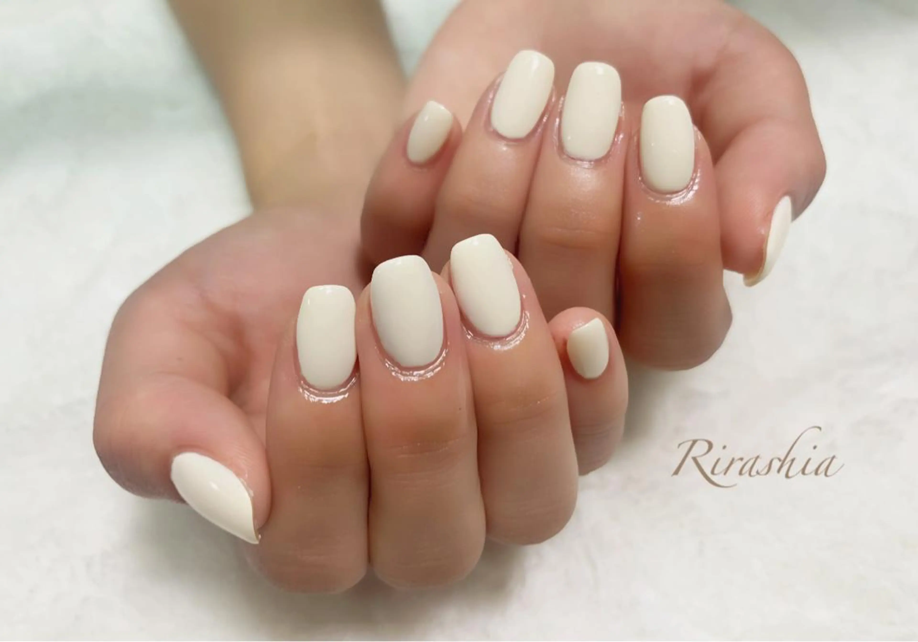 ネイル ホワイト ハンドスパ｜ネイル Rirashaのネイルデザイン