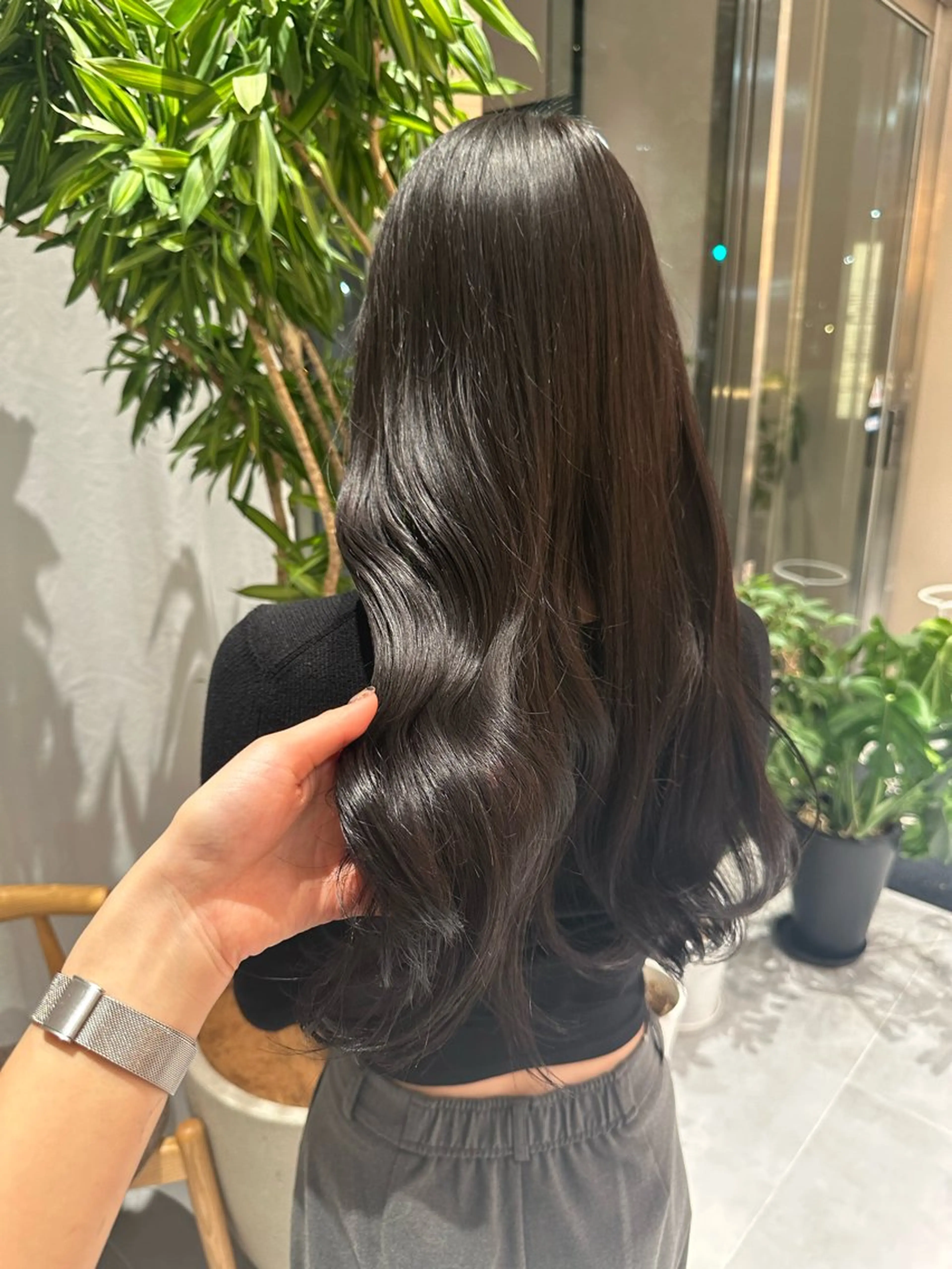 セミロング カラー ヘアカラー トリートメント ヘッドスパ ヘアセット ミオ💎ショート 透ける暗髪のヘアスタイル