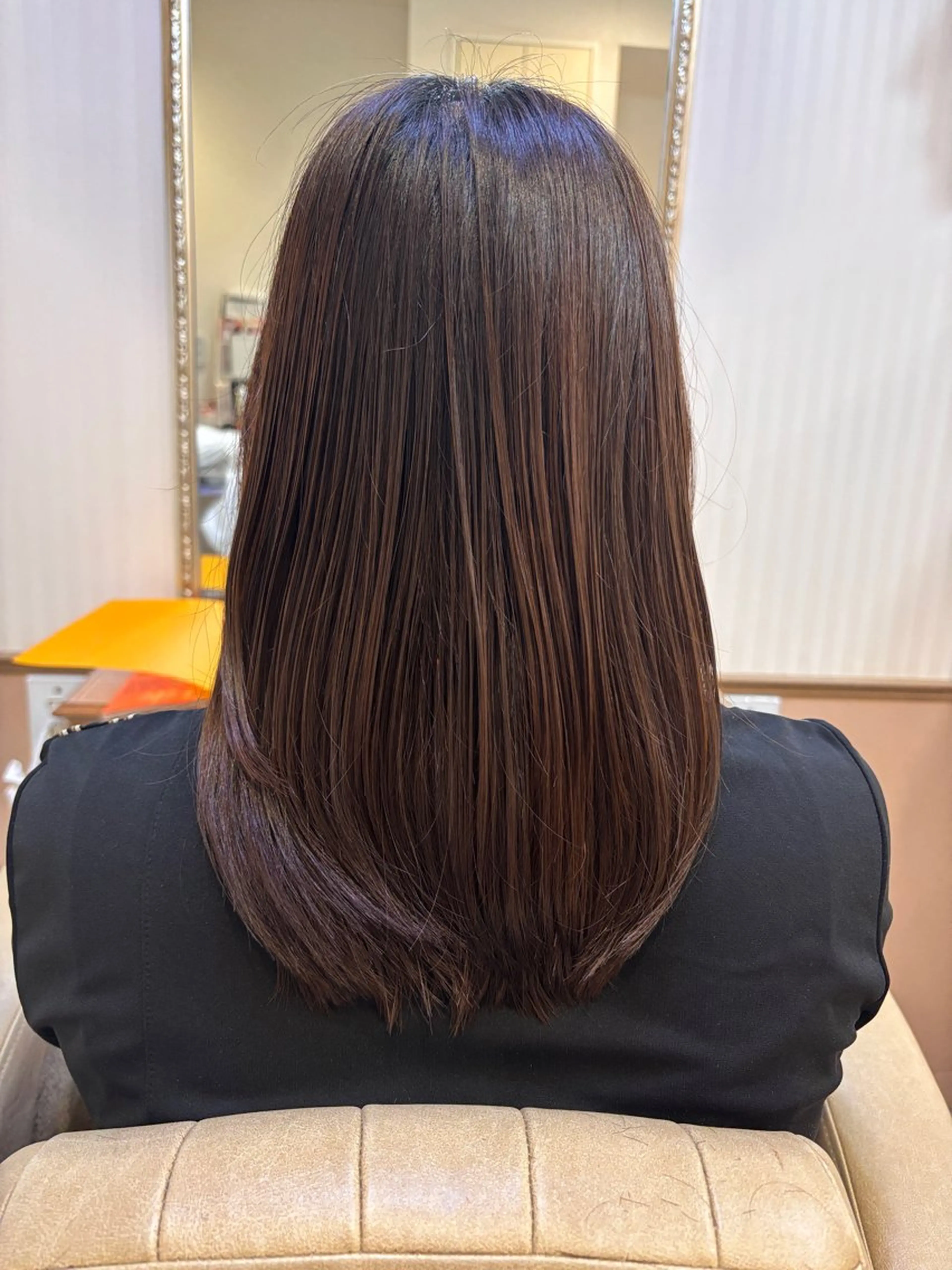 セミロング 吉井 愛のヘアスタイル