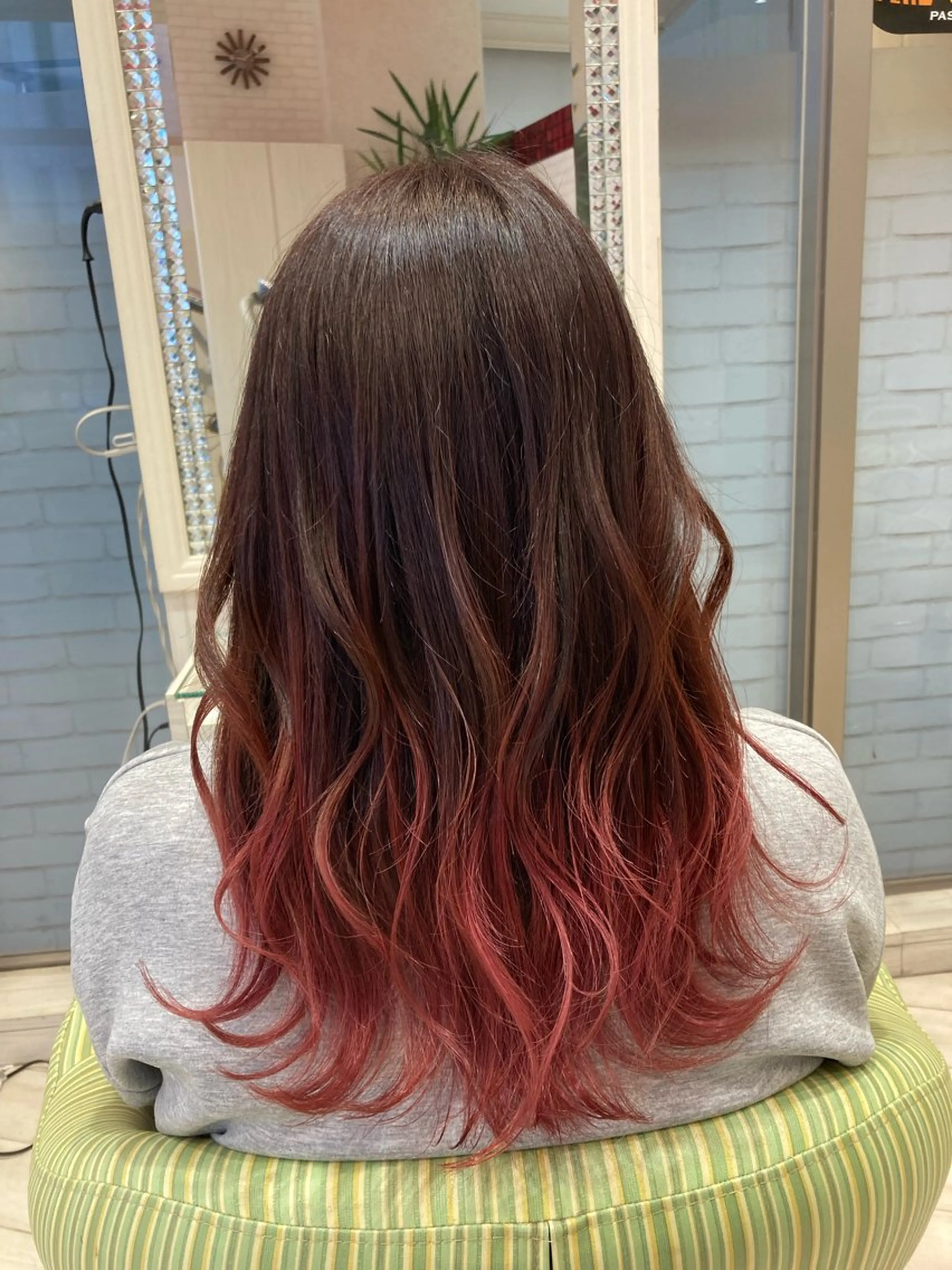 ロング カラー ブリーチ グラデーションカラー レッドカラー 永倉 はるかのヘアスタイル