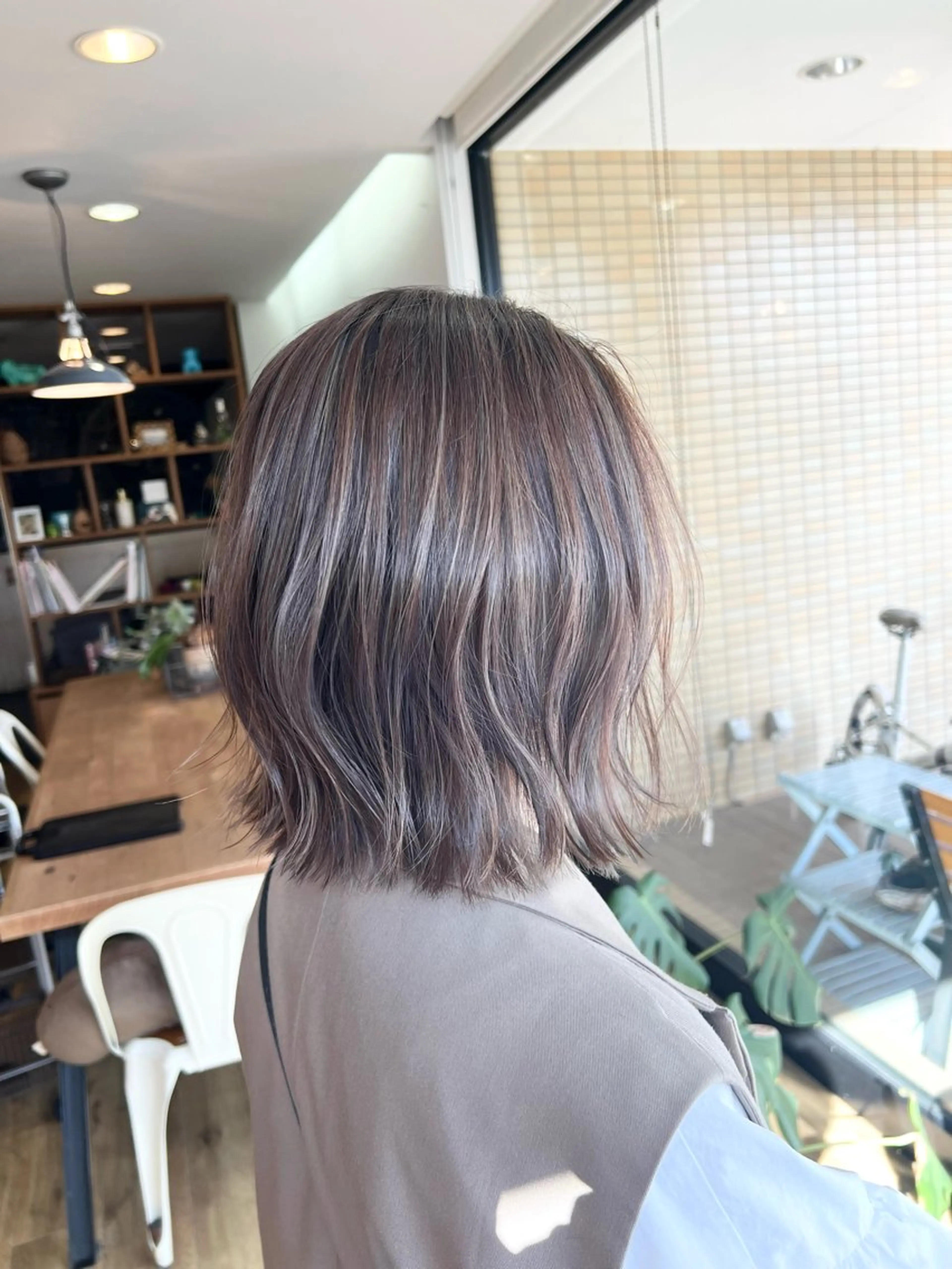 カラー ベージュカラー グレージュ ハイライトカラー ヘアカラー トリートメント 堀 望美のヘアスタイル