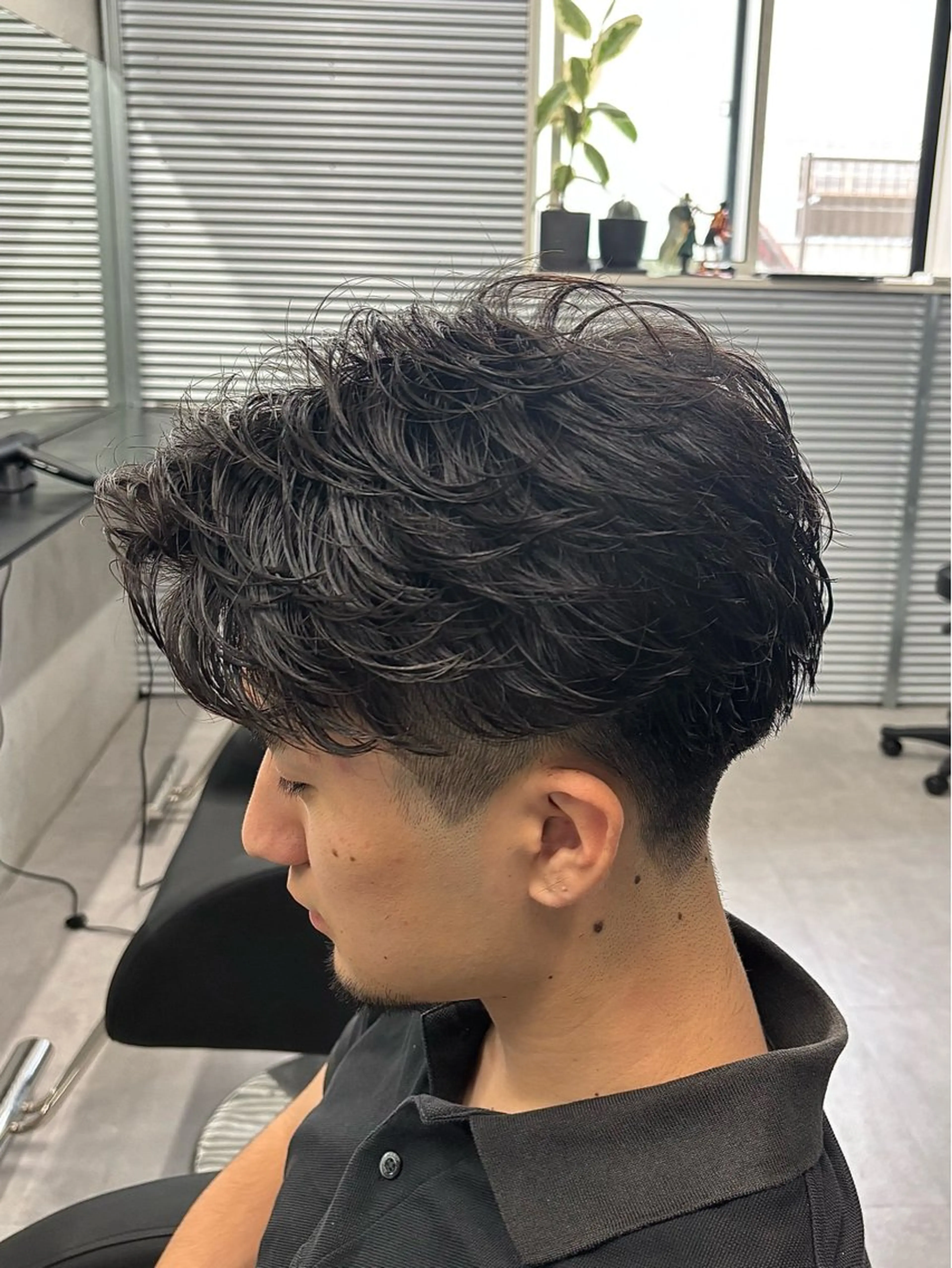 ショート パーマ メンズ メンズパーマ ショートヘア カット パーマ 波巻き/ツイスパ/ 短髪/鈴木俊也のヘアスタイル