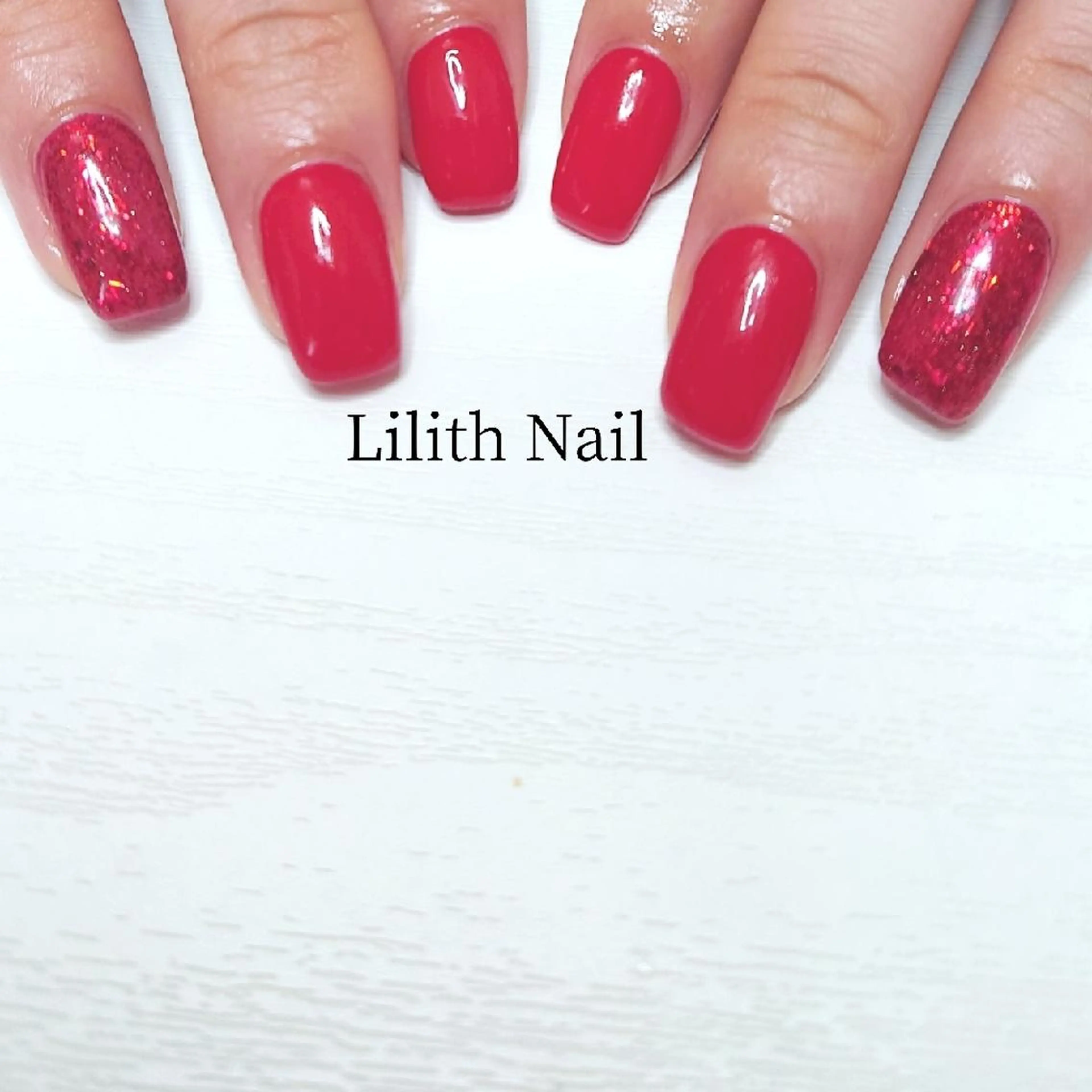 ネイル ラメ(グリッター) 赤色 ハンドネイル Lilith Nailのネイルデザイン