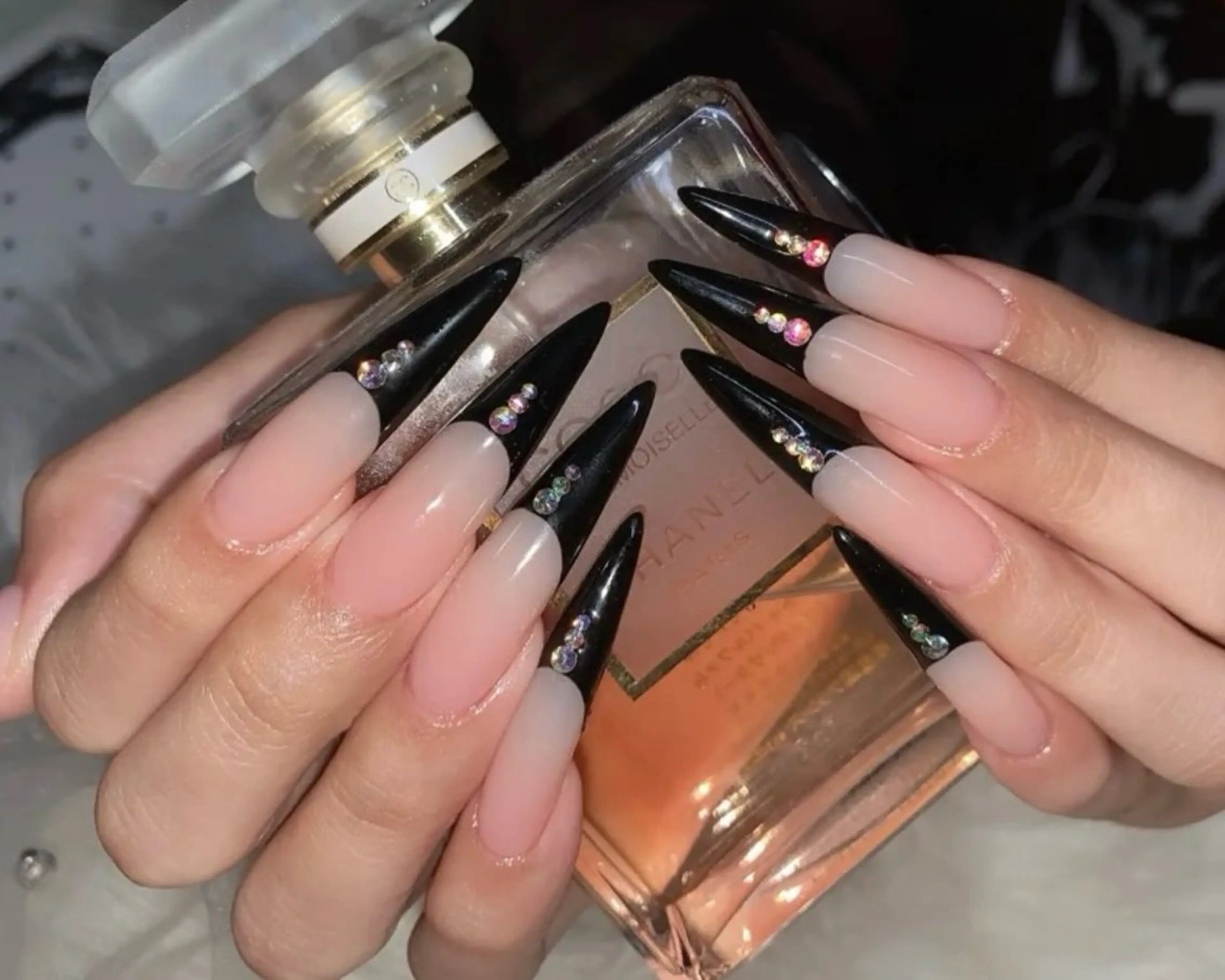 ネイル ハンドネイル I-nailロング /ワンホン/キラキラのネイルデザイン