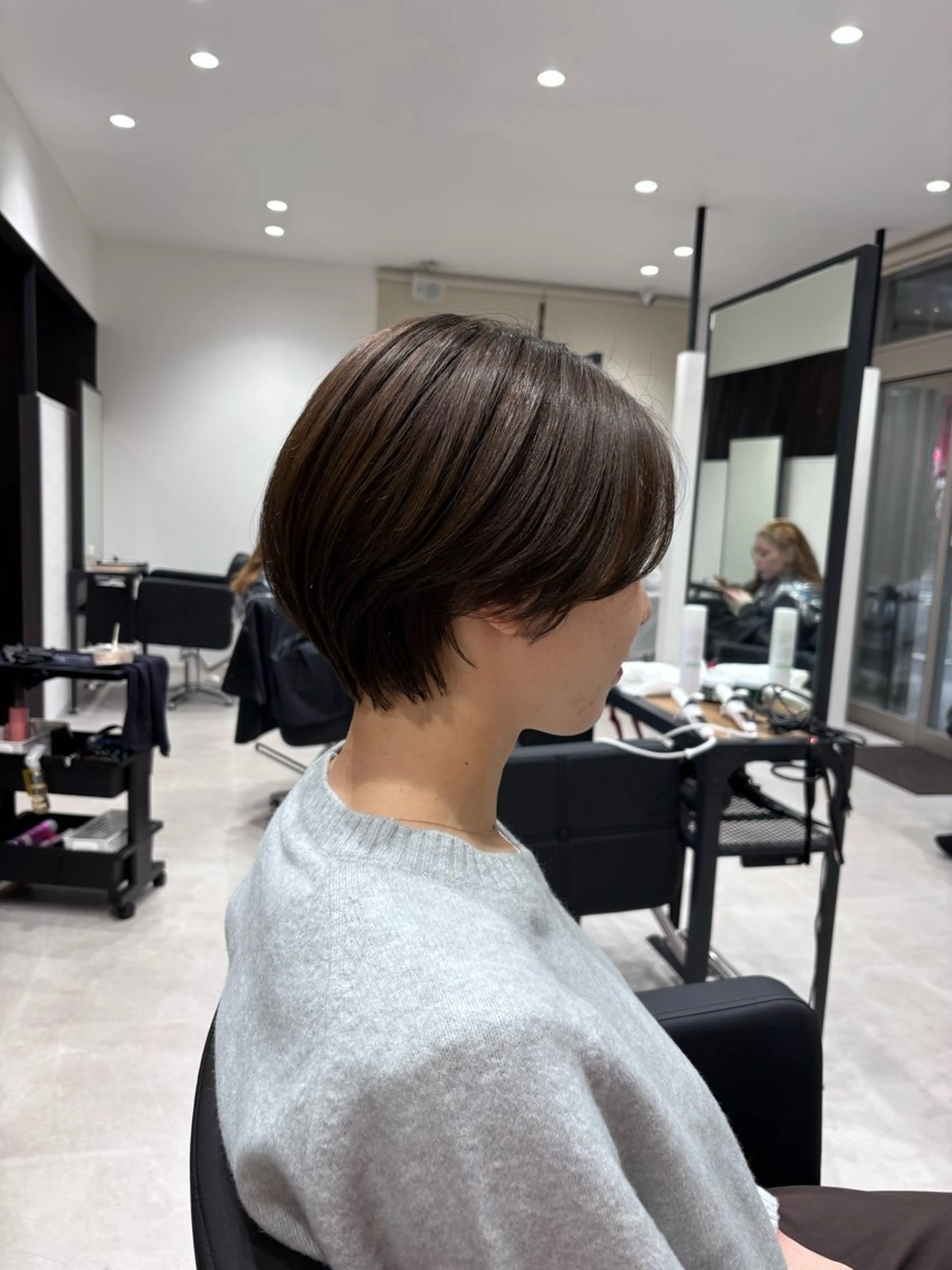 ショート カラー ショートボブ ブリーチ 透明感カラー ダークグレー ダークグレージュ 金沢美容室 KUSHUKAのヘアスタイル